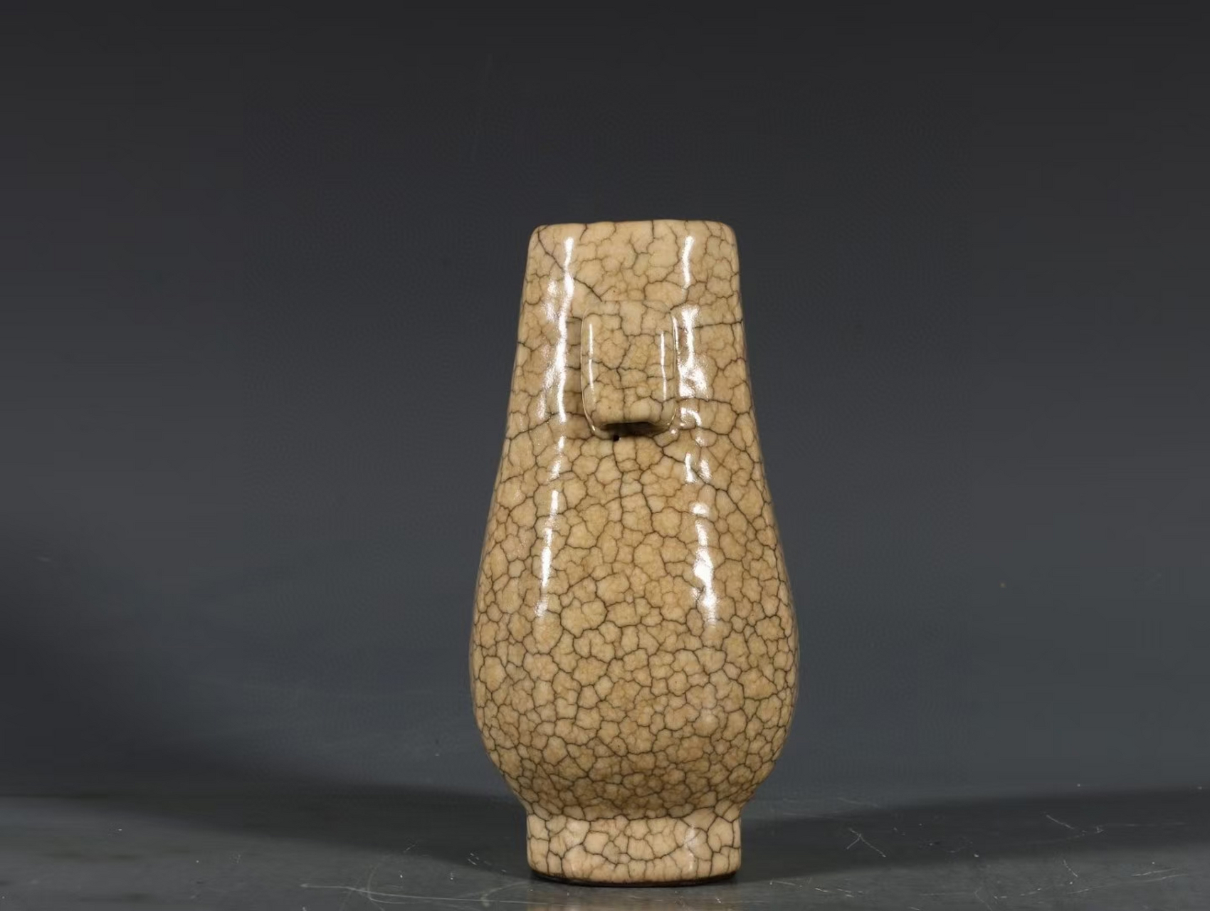 哥窑米黄釉贯耳小瓶 高13.5口径5.2底径5公分