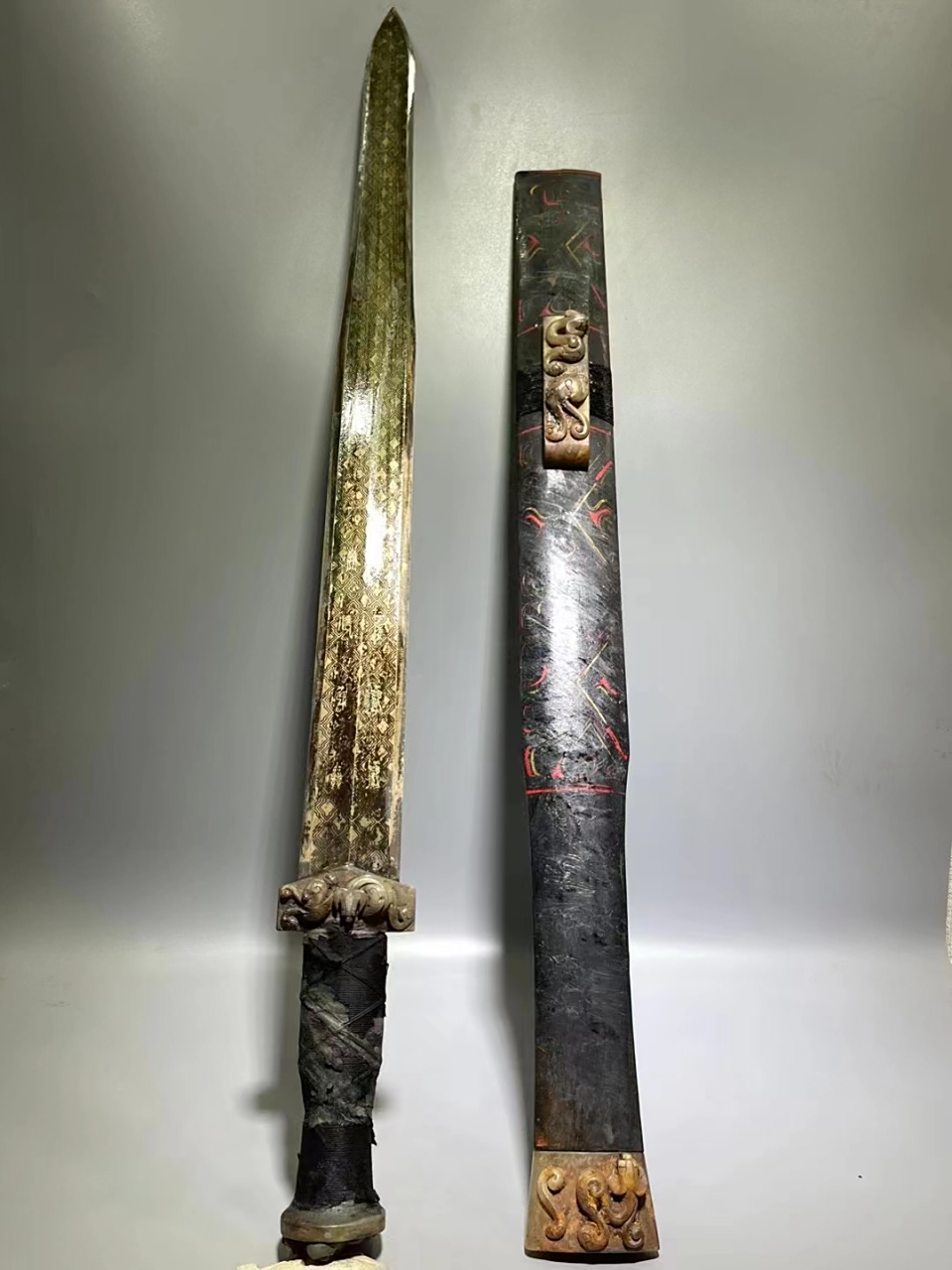 战国错金镶玉青铜剑[抱拳]