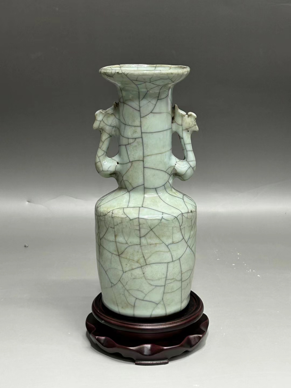 宋代官窑双耳瓶 高21.7. 口有爆釉,藏品开门,品相如图