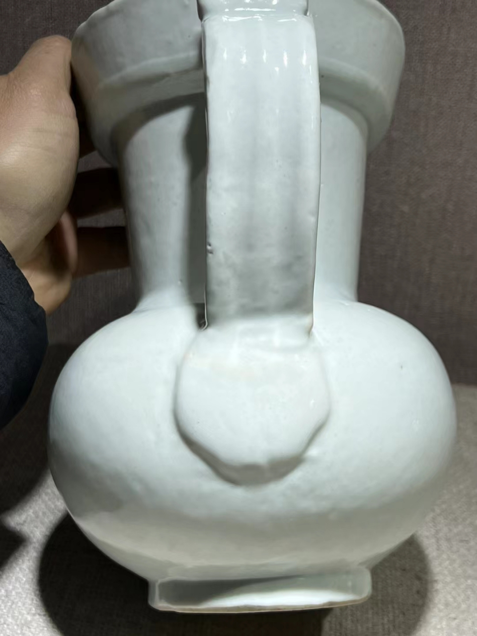 枢府甜白釉僧帽壶 高21.5公分,全品完整