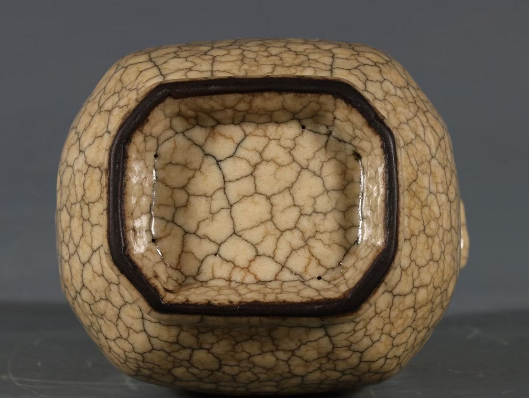 哥窑米黄釉贯耳小瓶 高13.5口径5.2底径5公分