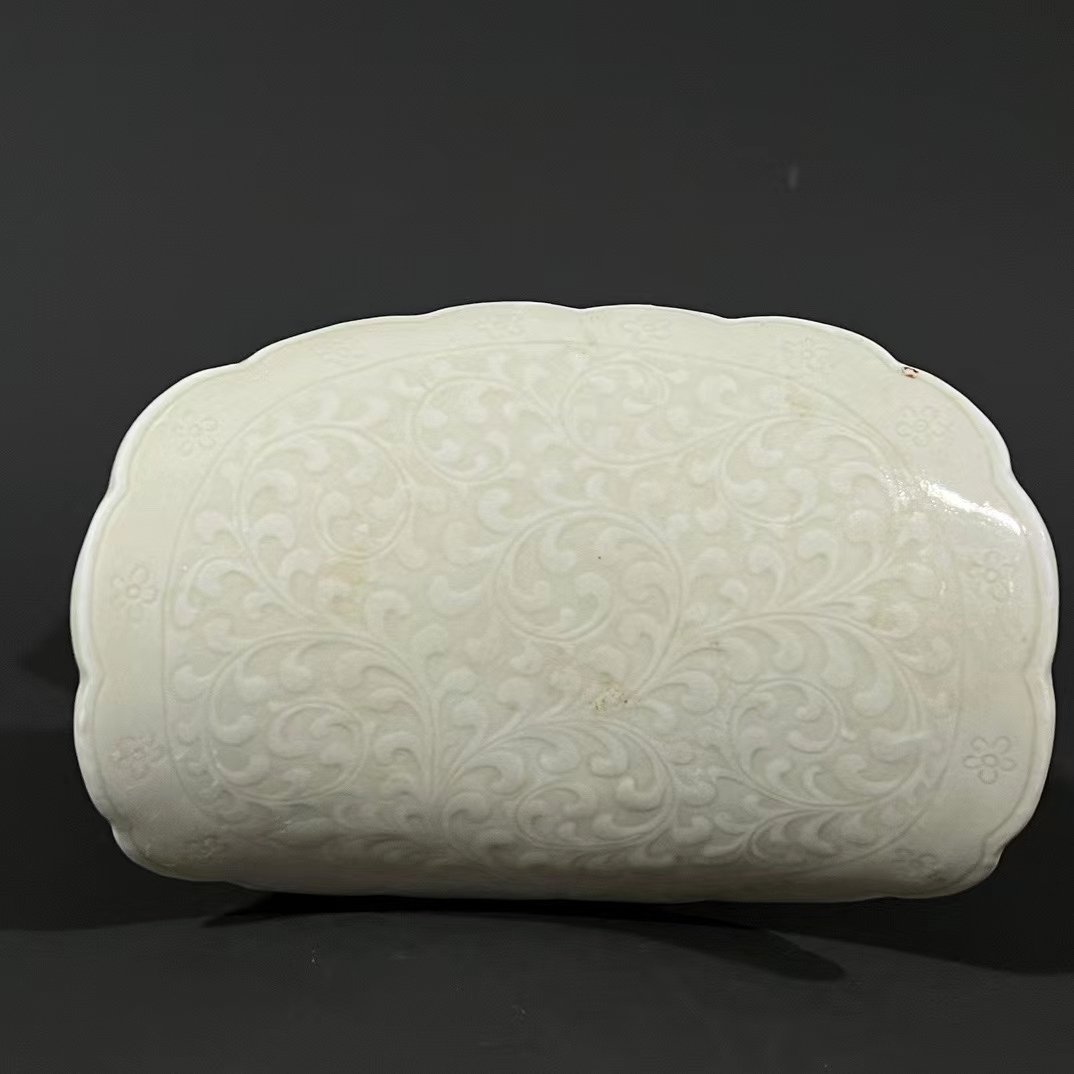 定窑孩儿荷叶枕精品鉴赏