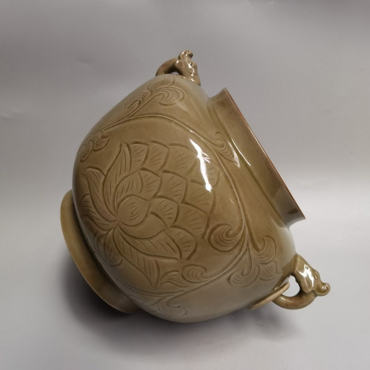 旧藏北宋,越窑黄釉双兽耳环盖罐,高25㎝,口径14㎝,肚直径28㎝