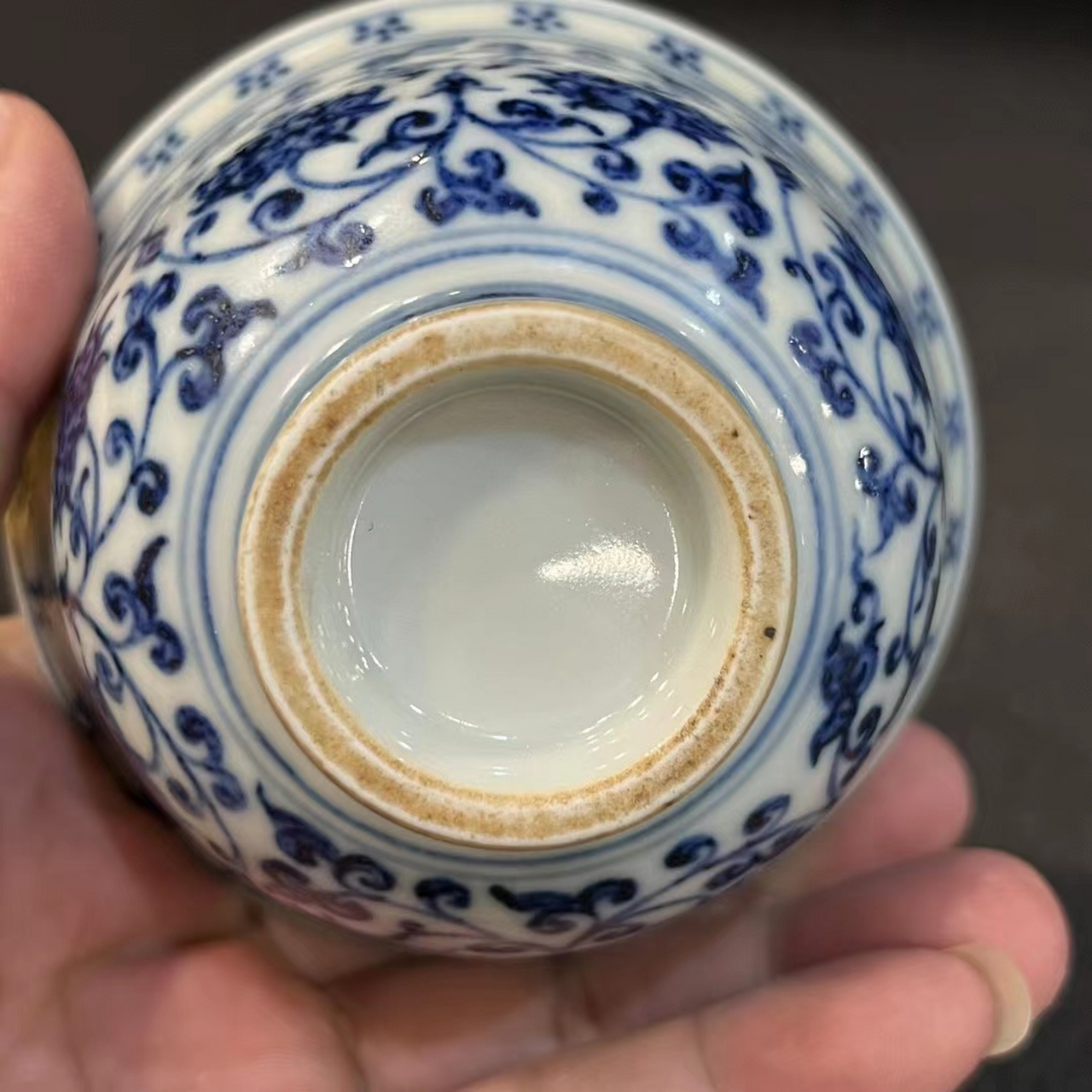 明永乐青花缠枝莲纹压手杯一对精品 杯撇口,丰底,圈足.内外青花装饰.