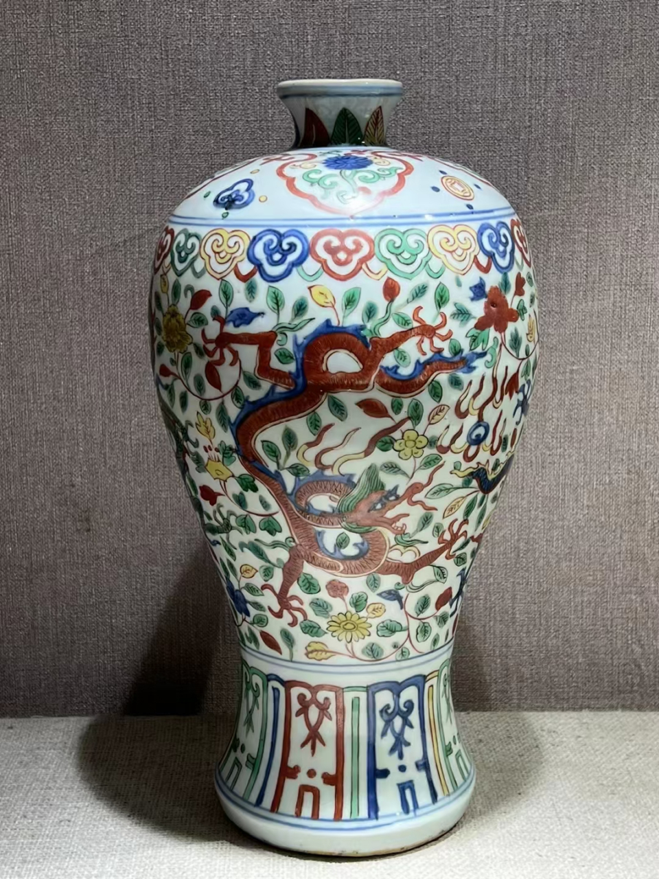 明嘉靖青花五彩龙纹梅瓶 高34.5公分,全品完整