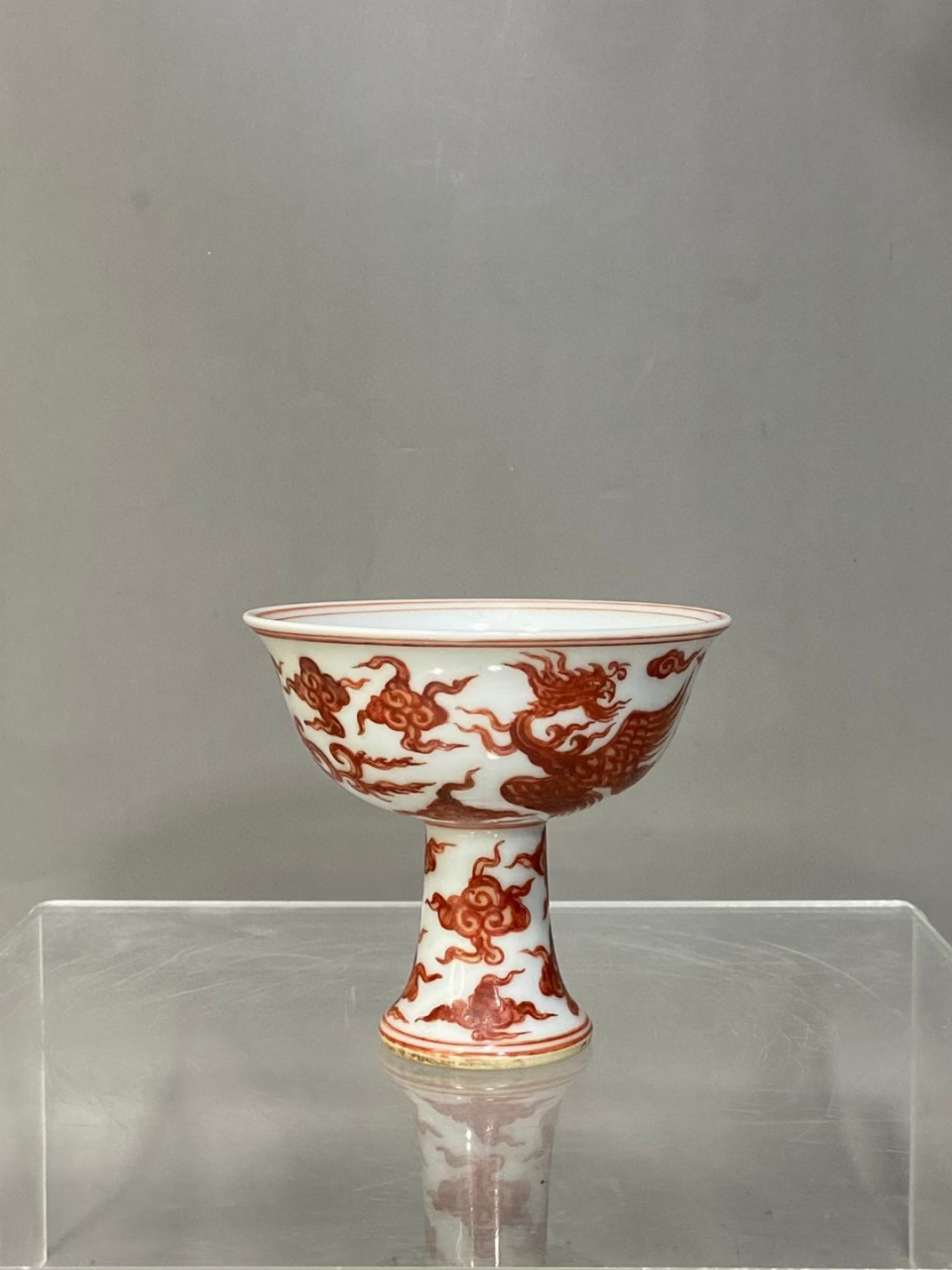 甜白釉矾红凤纹高足杯 尺寸:高9.5厘米口径10厘米