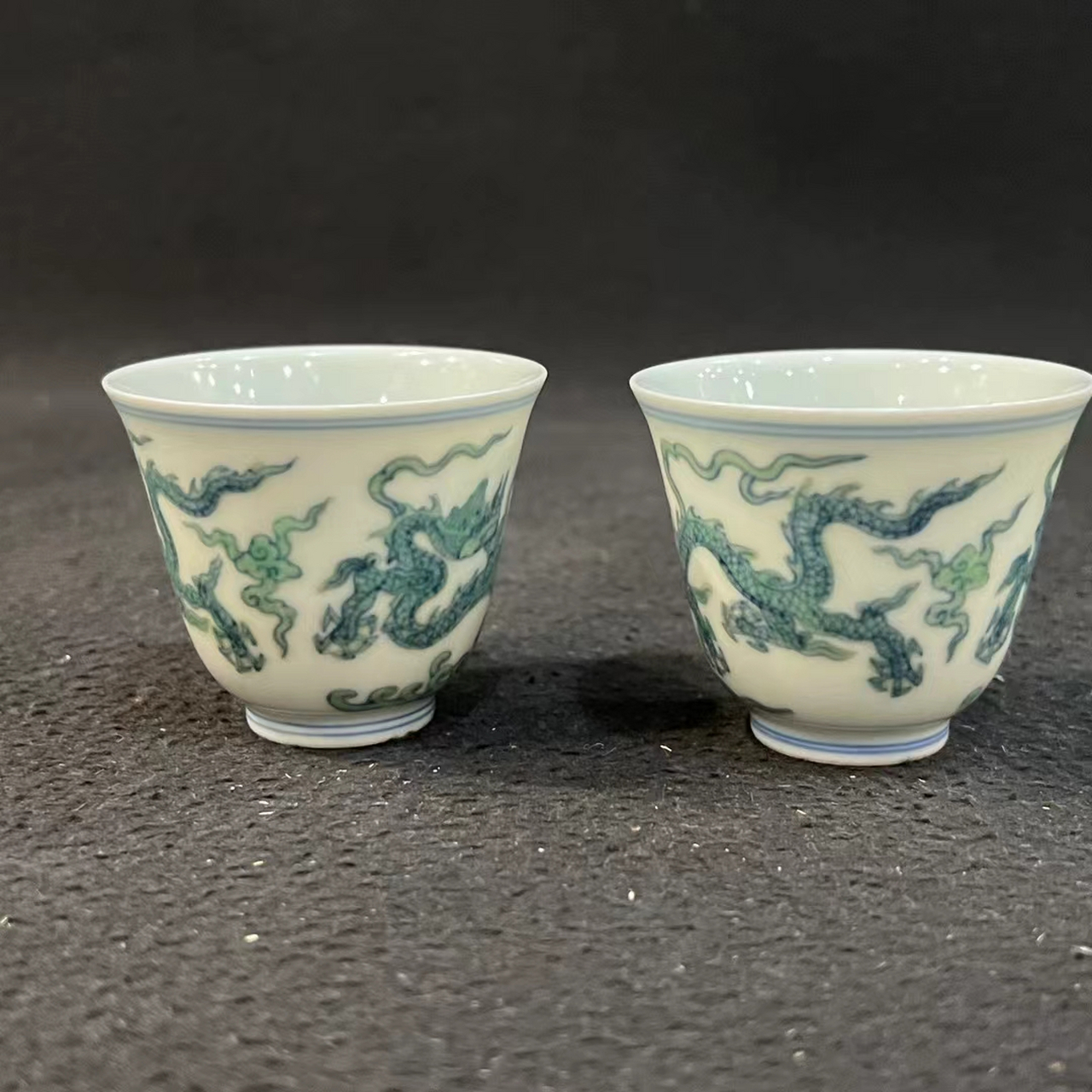 明成化斗彩龙纹杯一对精品鉴赏