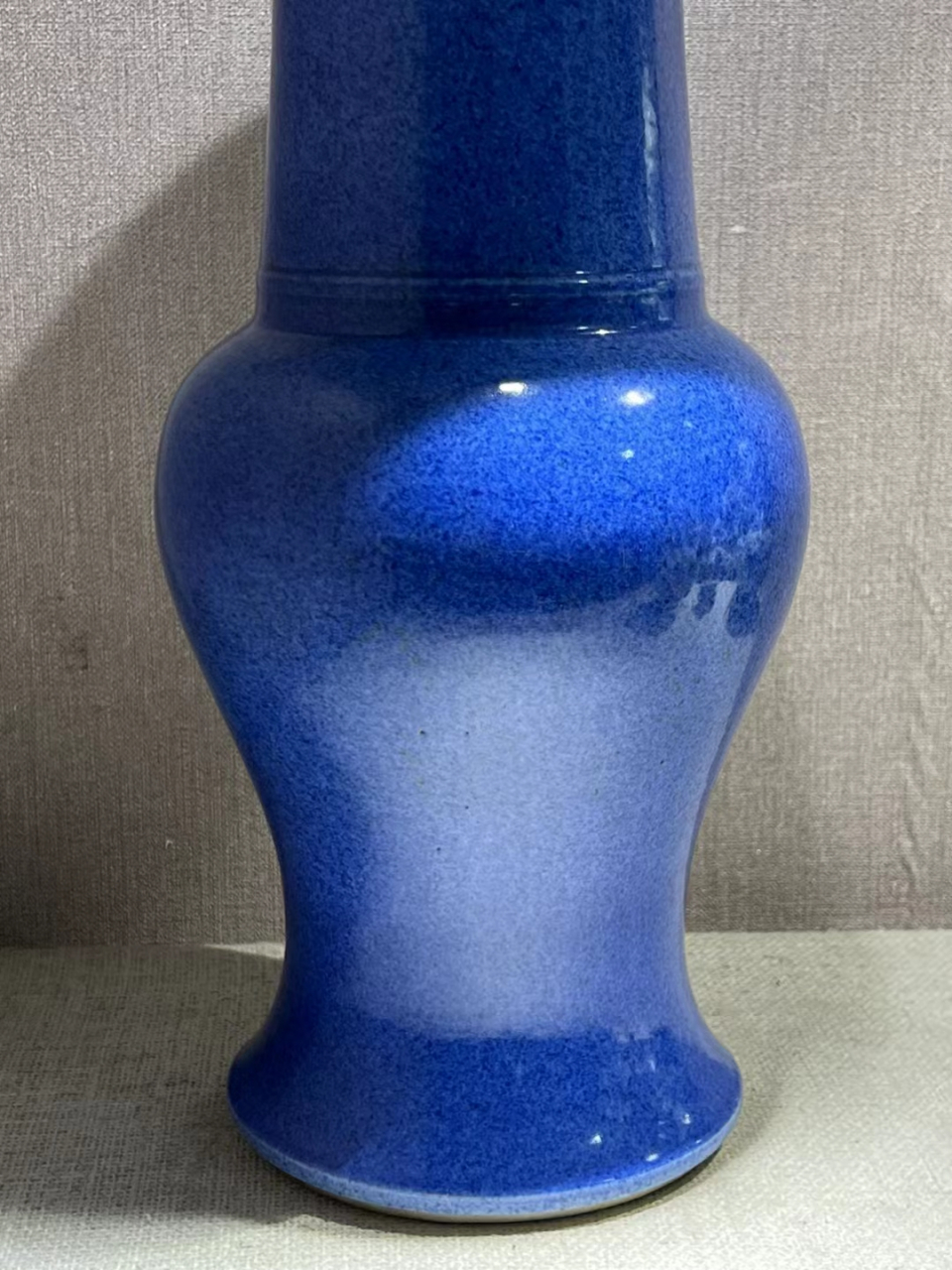 清中期雪花蓝釉花觚 高45公分,全品完整