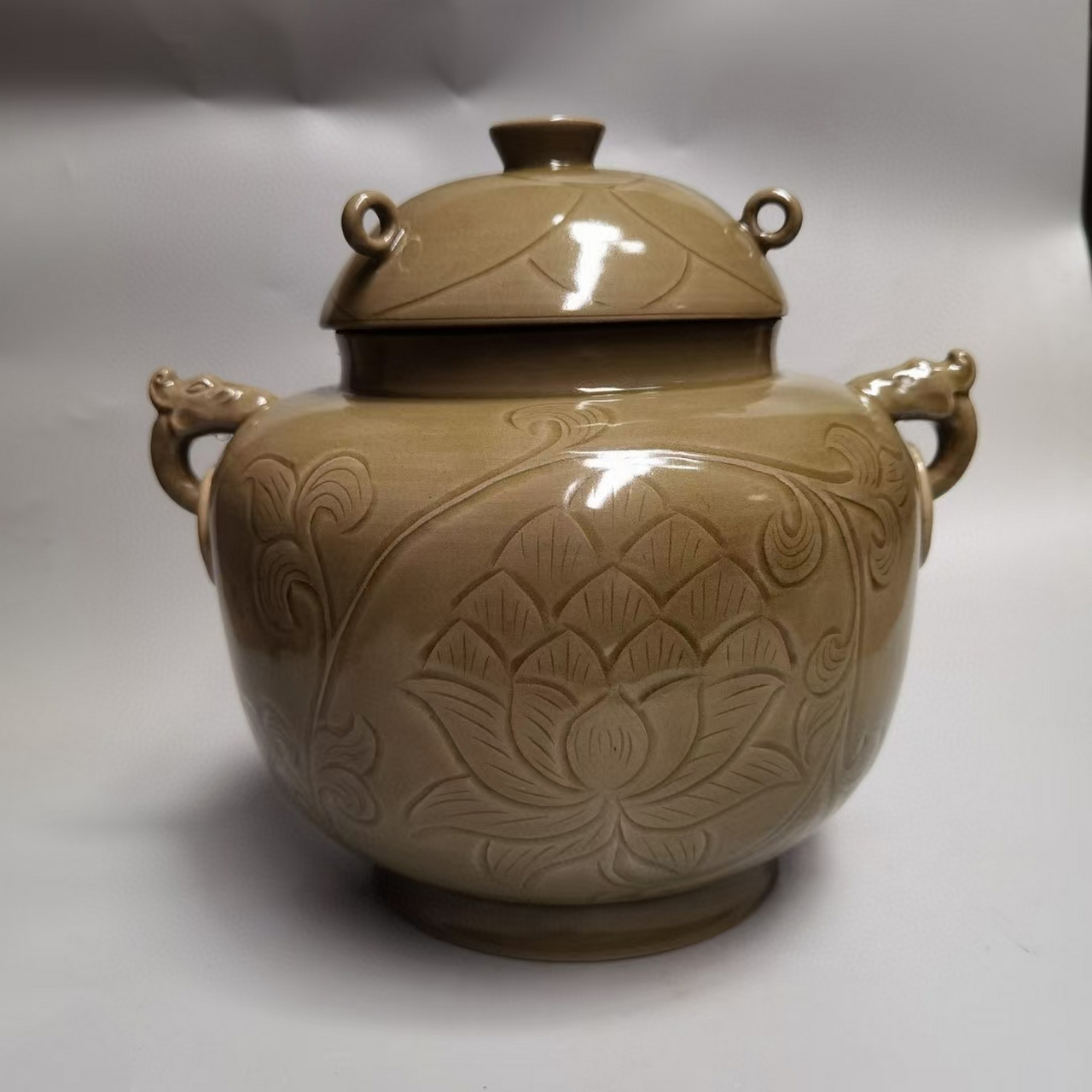 旧藏北宋,越窑黄釉双兽耳环盖罐,高25㎝,口径14㎝,肚直径28㎝