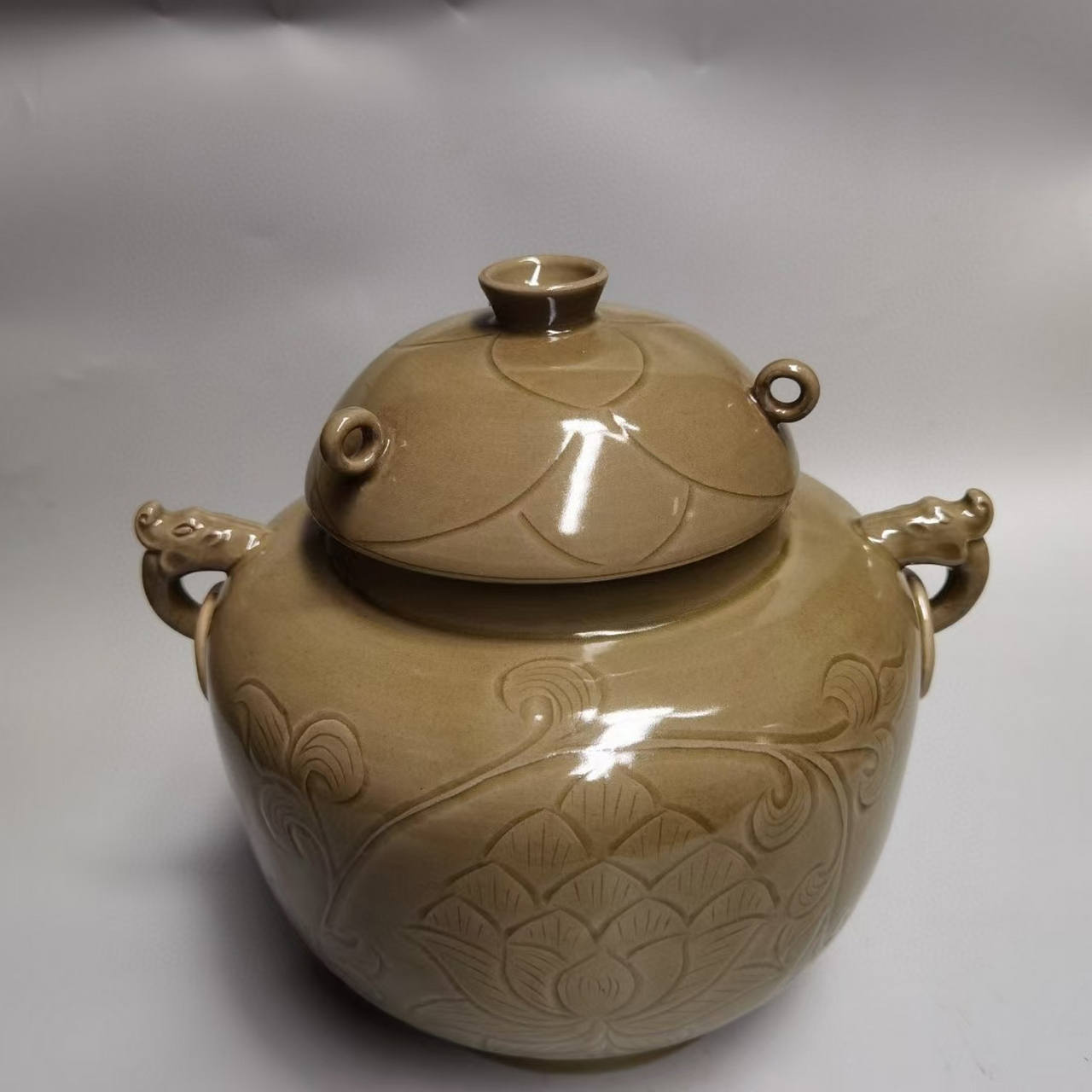 旧藏北宋,越窑黄釉双兽耳环盖罐,高25㎝,口径14㎝,肚直径28㎝