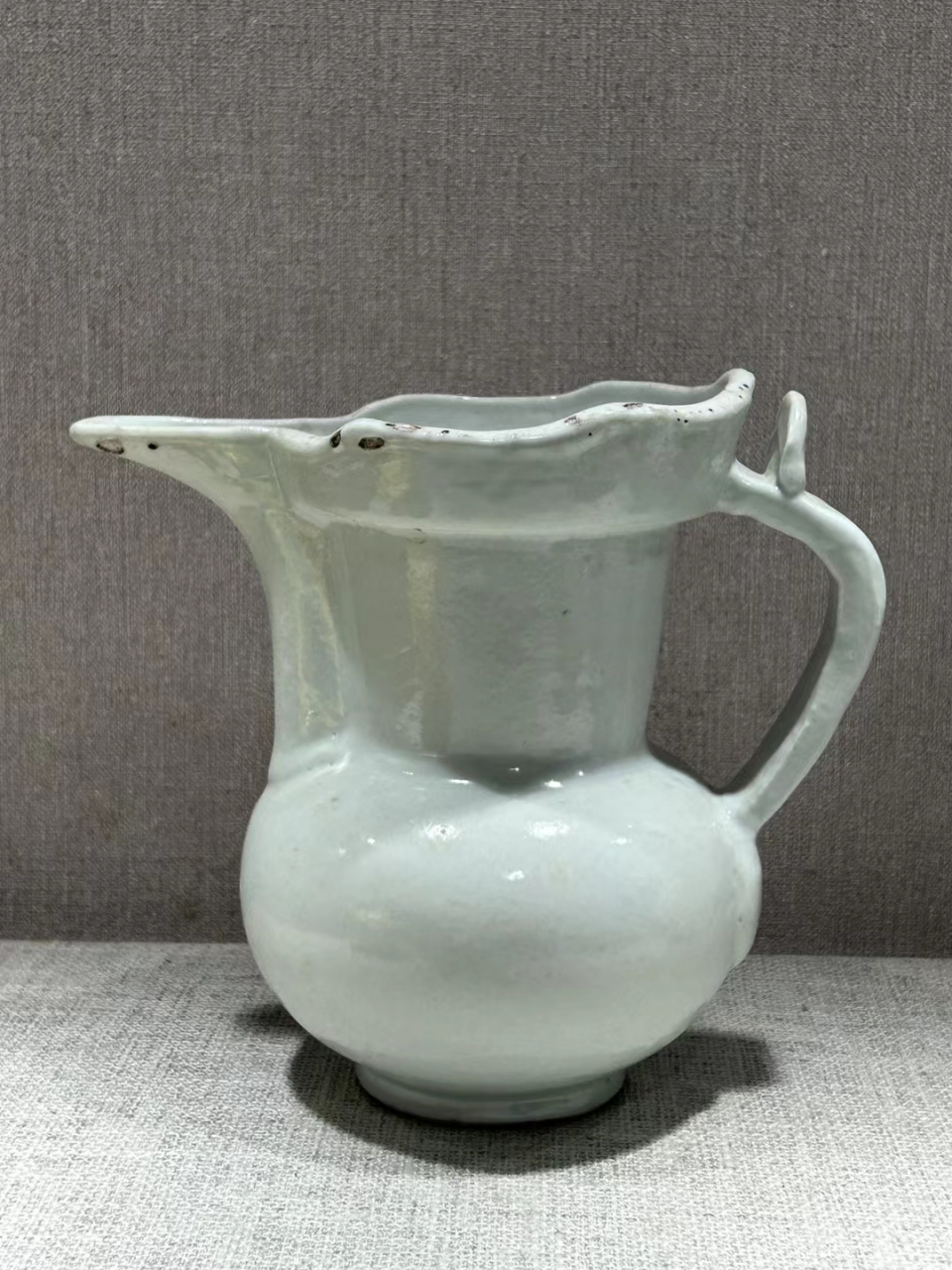 元代青白釉僧帽壶