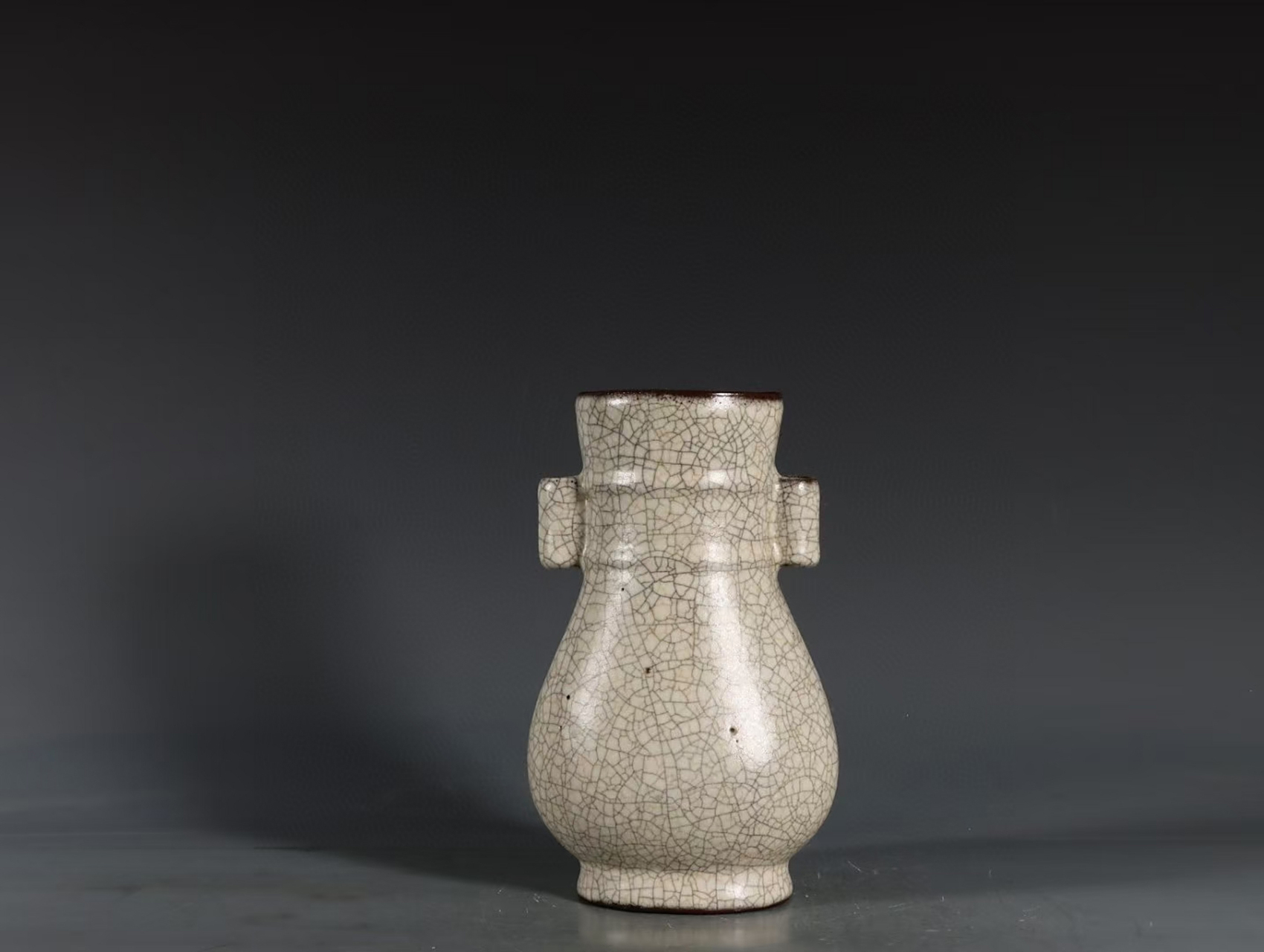 南宋哥窑月白釉贯耳瓶 高20.1口径8底径8.5公分