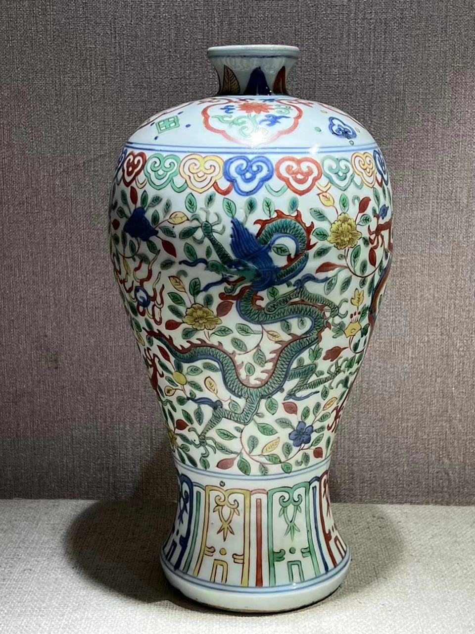 明嘉靖青花五彩龙纹梅瓶 高34.5公分,全品完整