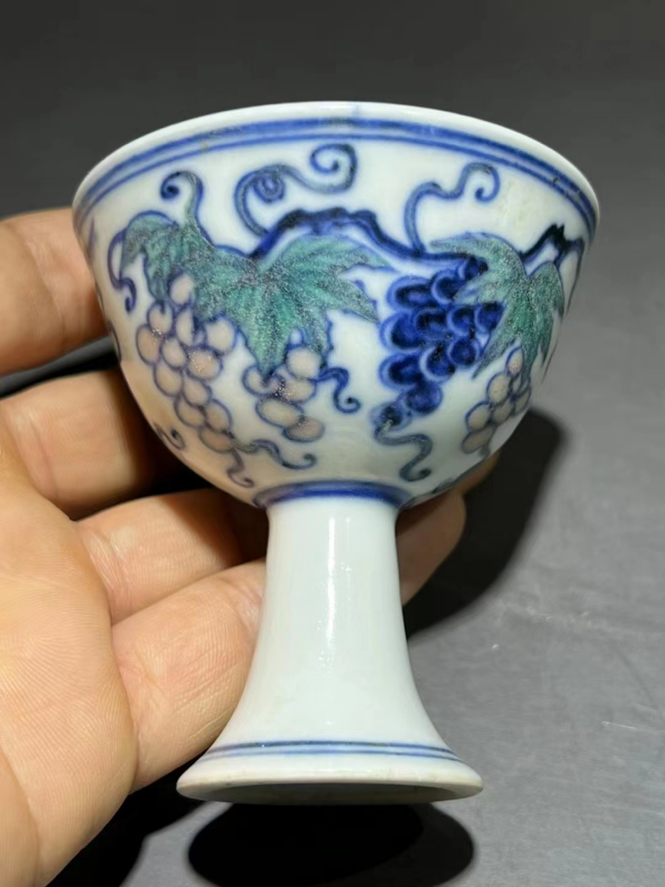 明成化斗彩葡萄纹高足杯 高7.5口径7,全品完整