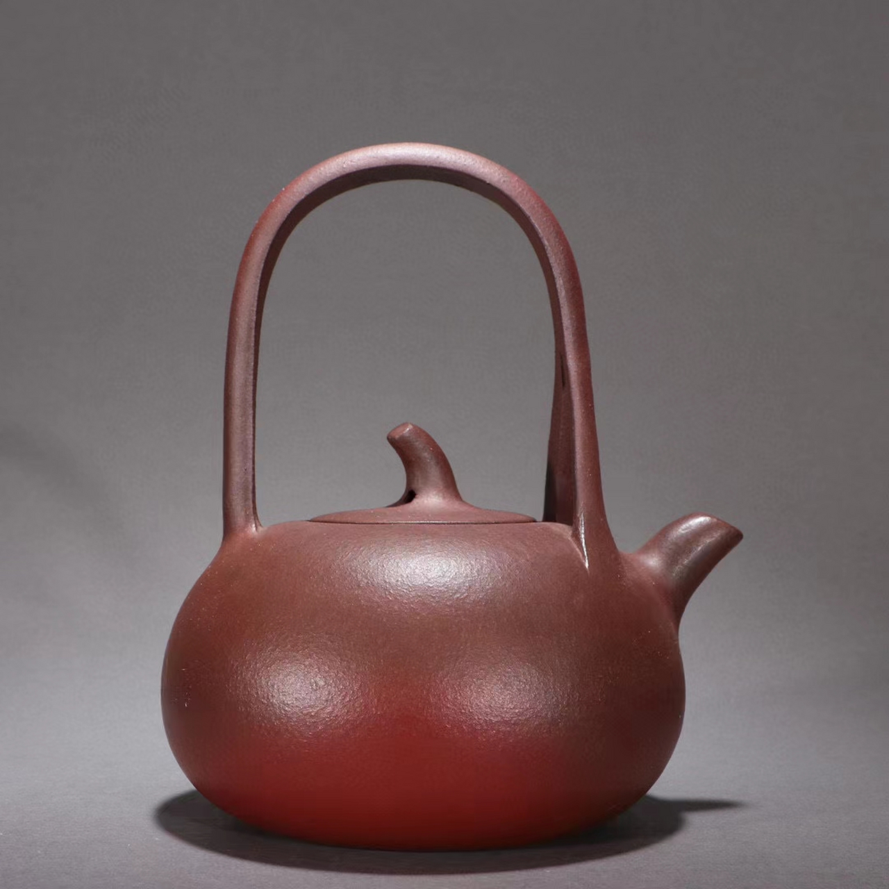 旧藏-顾景舟款窑变"东坡石铫"提梁紫砂壶 规格 :高17cm宽15cm