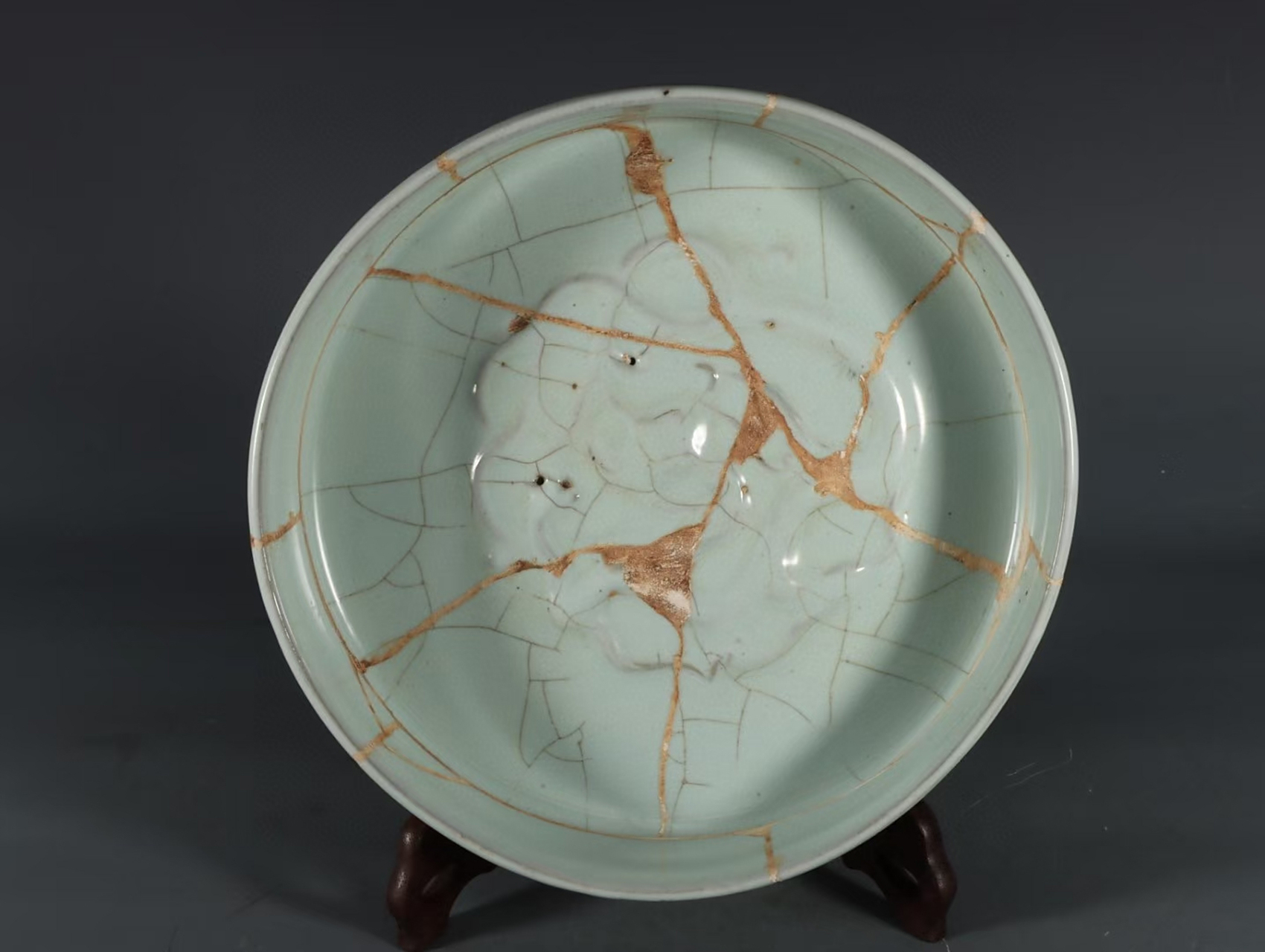 南宋官窑月白釉龙纹圆洗(修复品) 高5.2口径23.5底径23公分