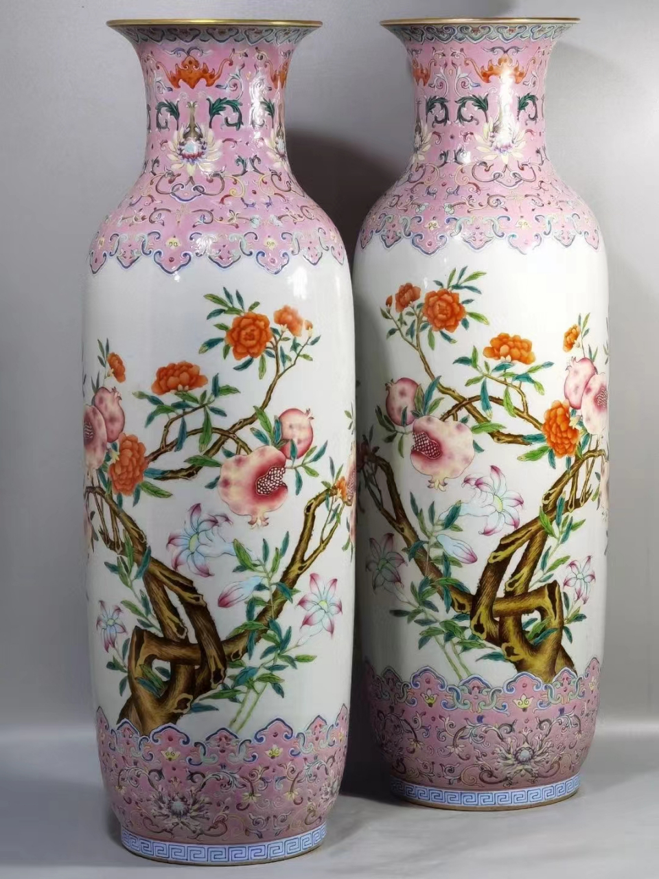 清嘉庆款 粉彩石榴纹瓶一对 高61.5肚经20公分