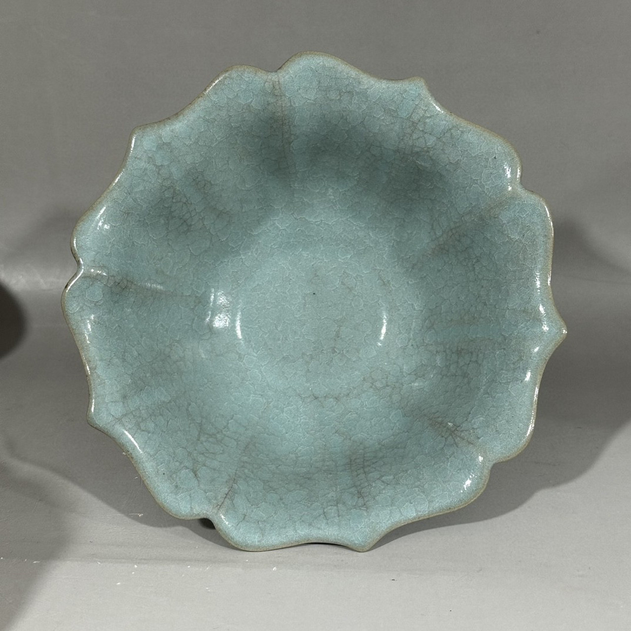 汝窑天青釉冰裂纹花口碗 口径16.5,高7.8公分