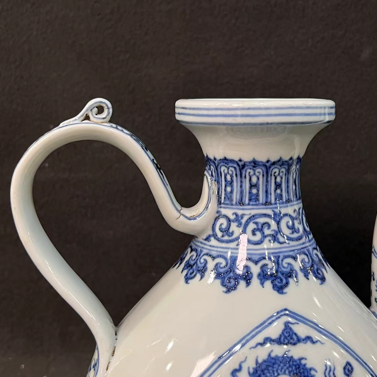 明永乐青花龙纹执壶