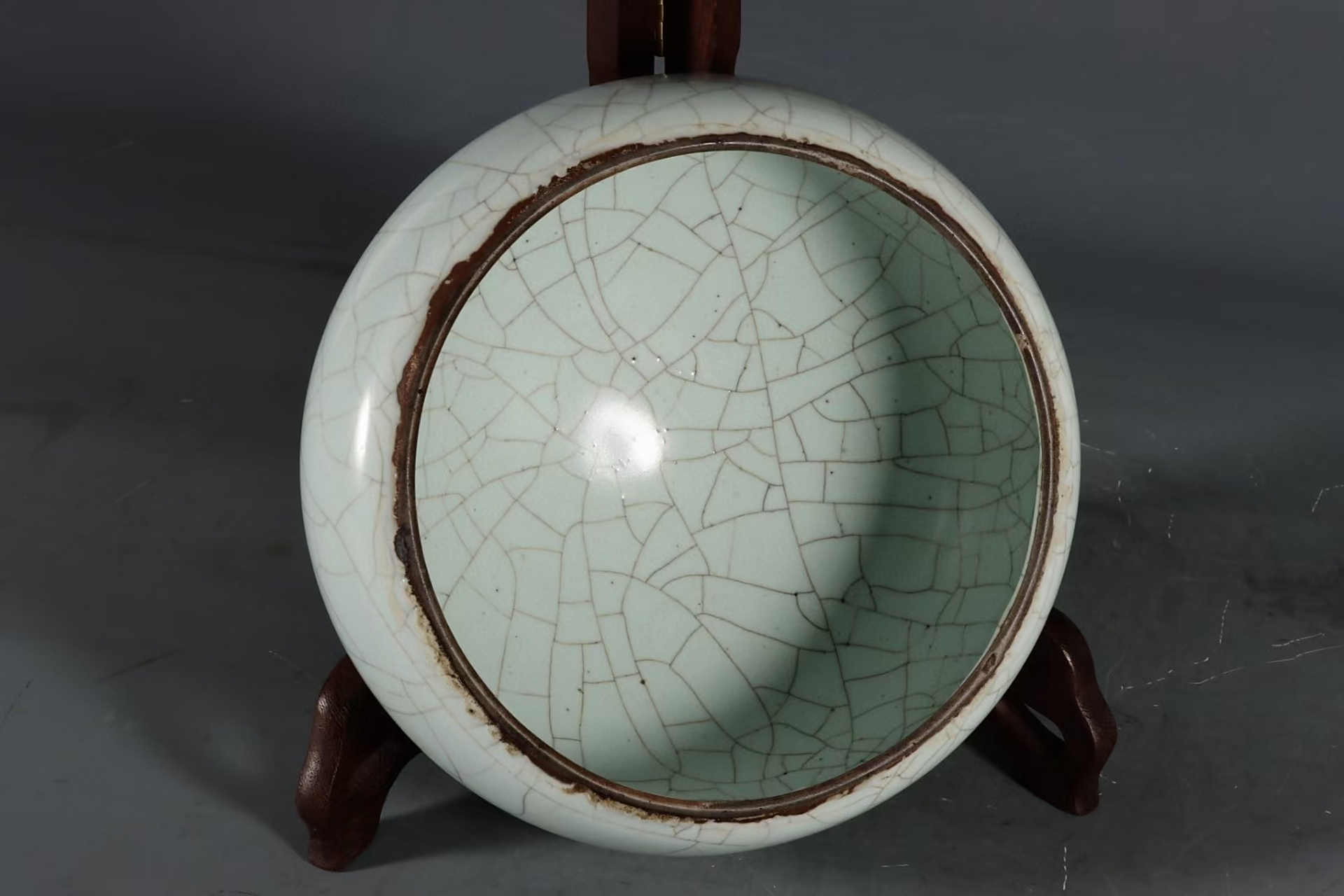 南宋官窑月白釉钵(胯爵) 高8.8口径13.5肚径15.8公分