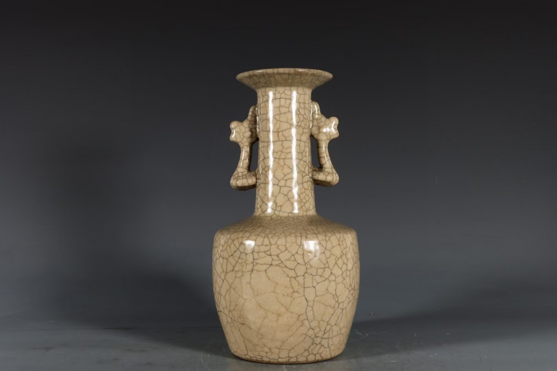 南宋哥窑米黄釉凤耳瓶 高25.2口径8.8底径10公分