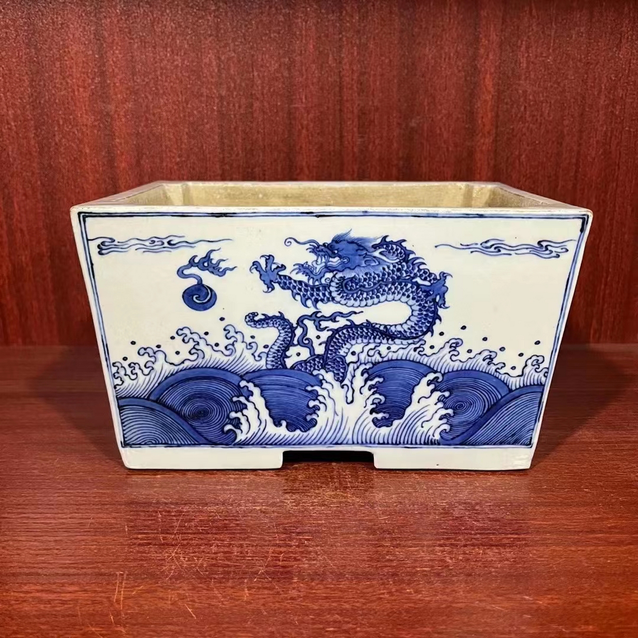 清早期青花龙纹花盆