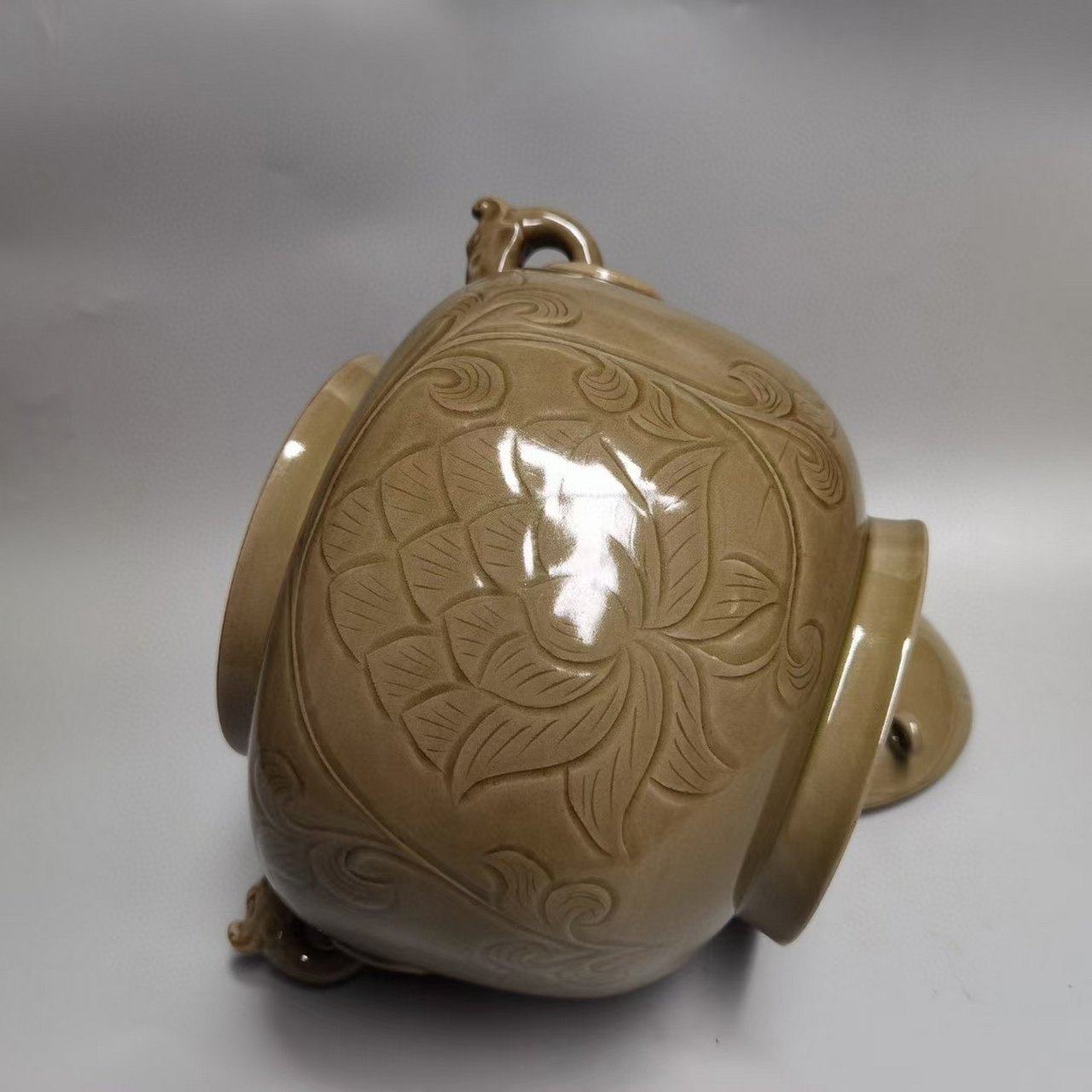 旧藏北宋,越窑黄釉双兽耳环盖罐,高25㎝,口径14㎝,肚直径28㎝