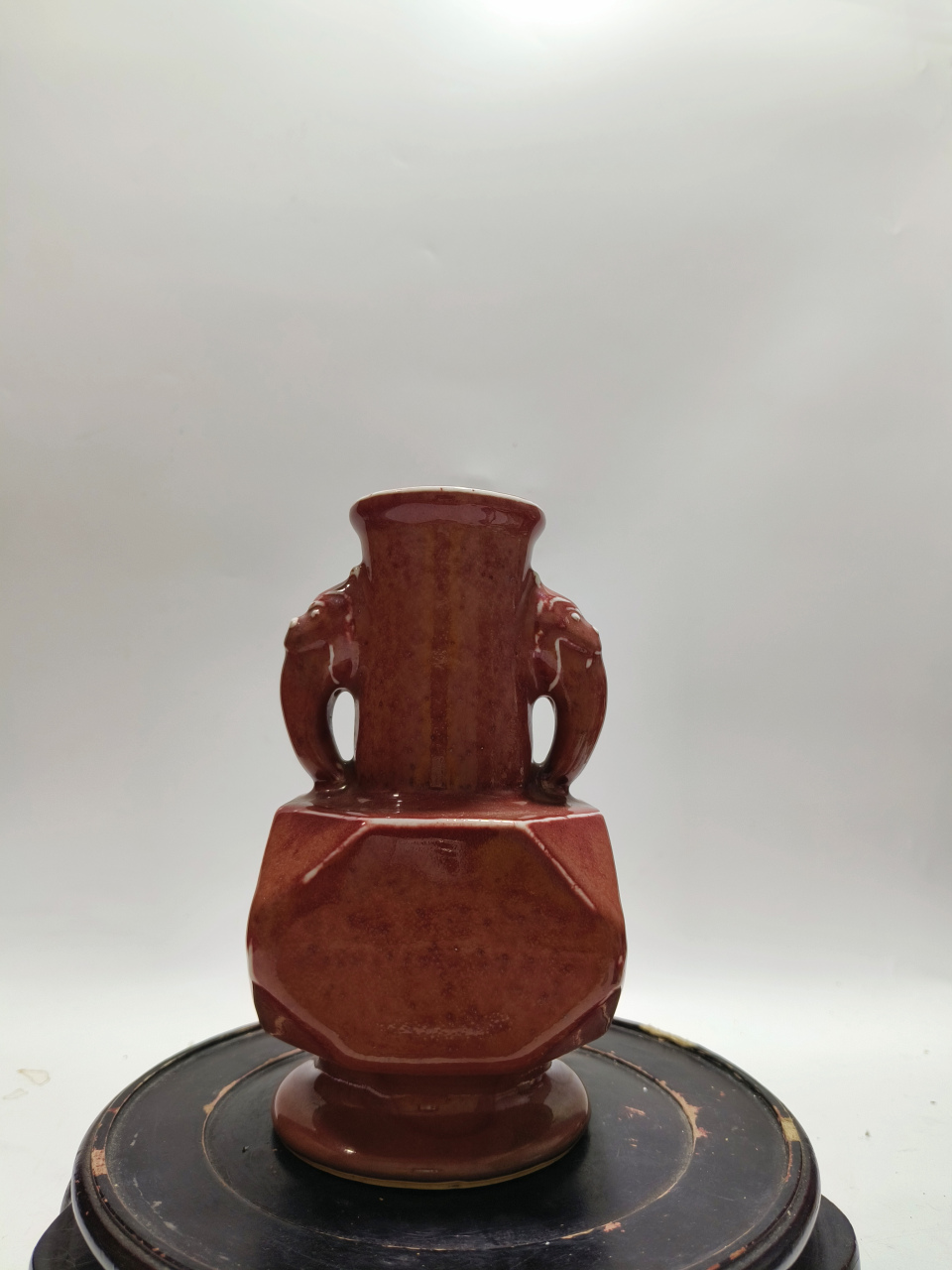 明宣德红釉四方倭角瓶