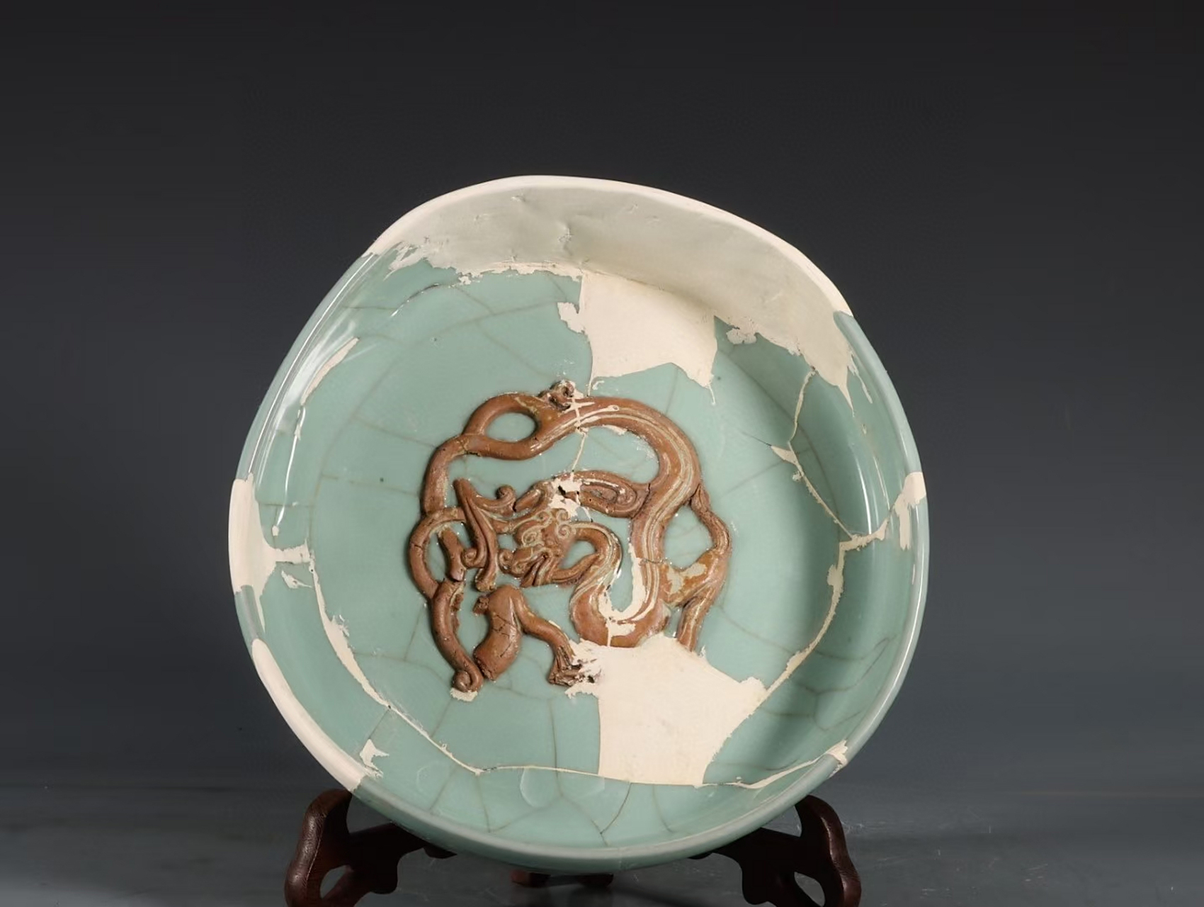 南宋官窑粉青釉龙纹圆洗标本 高6.2口径20.5底径20.5公分