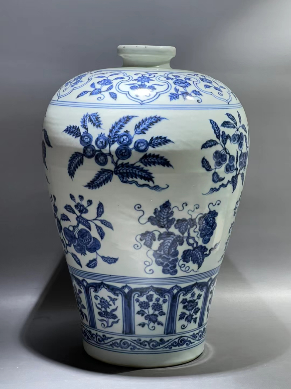 明永宣时期青花折枝花卉梅瓶 高36公分,全品完整