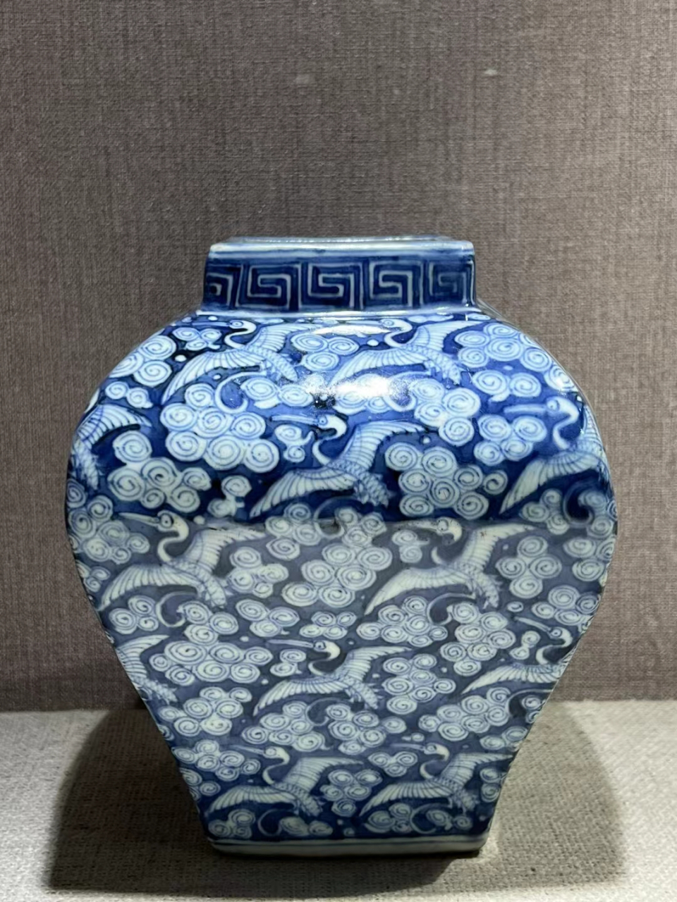 明嘉靖青花雲鹤纹四方罐 高19,全品完整