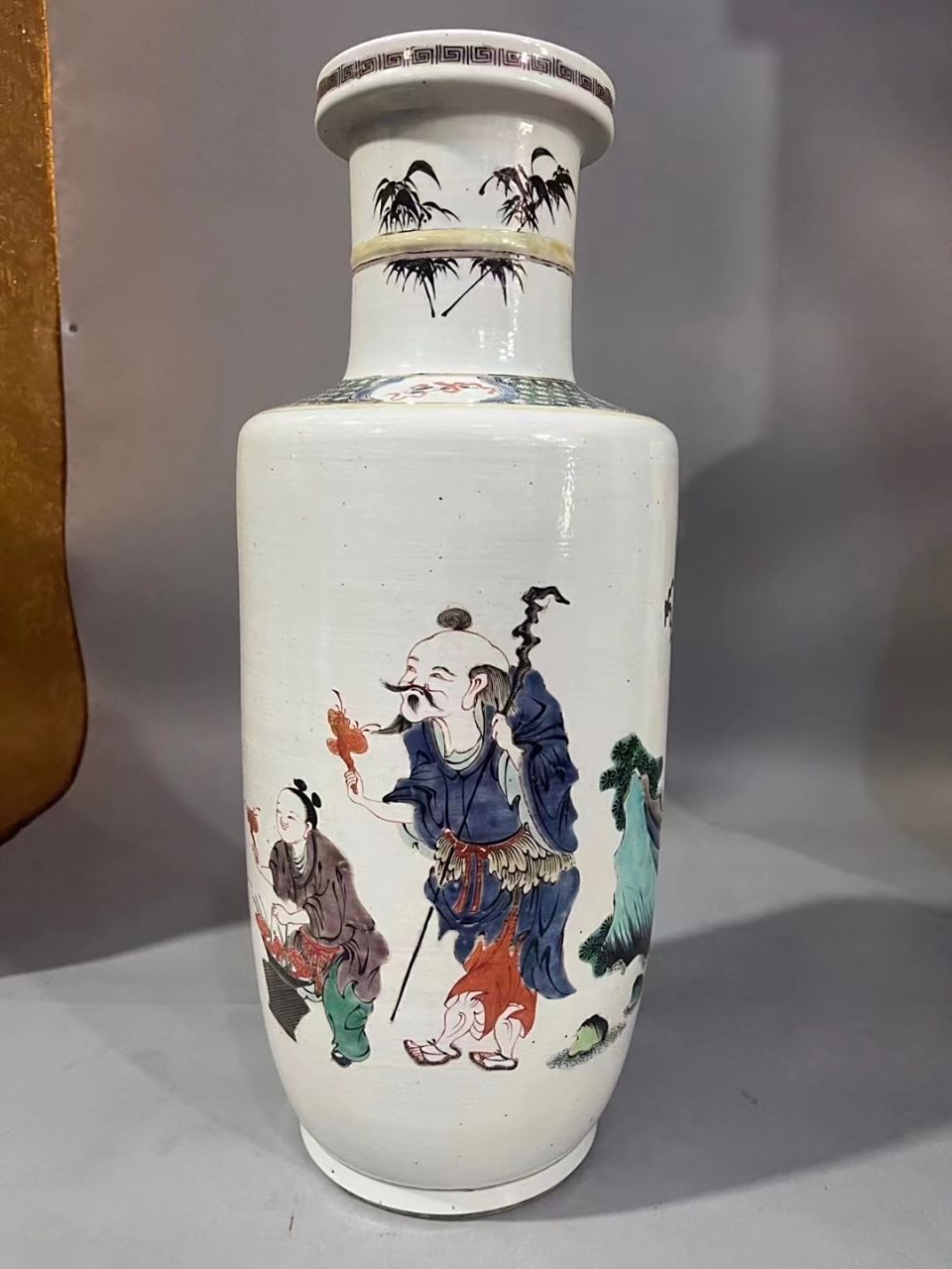 康熙五彩人物纹棒槌瓶