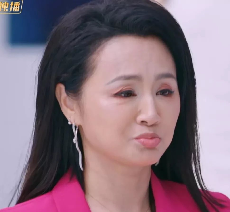 曹颖的眼睛太吓人了,弄来弄去简直让人看不下去!