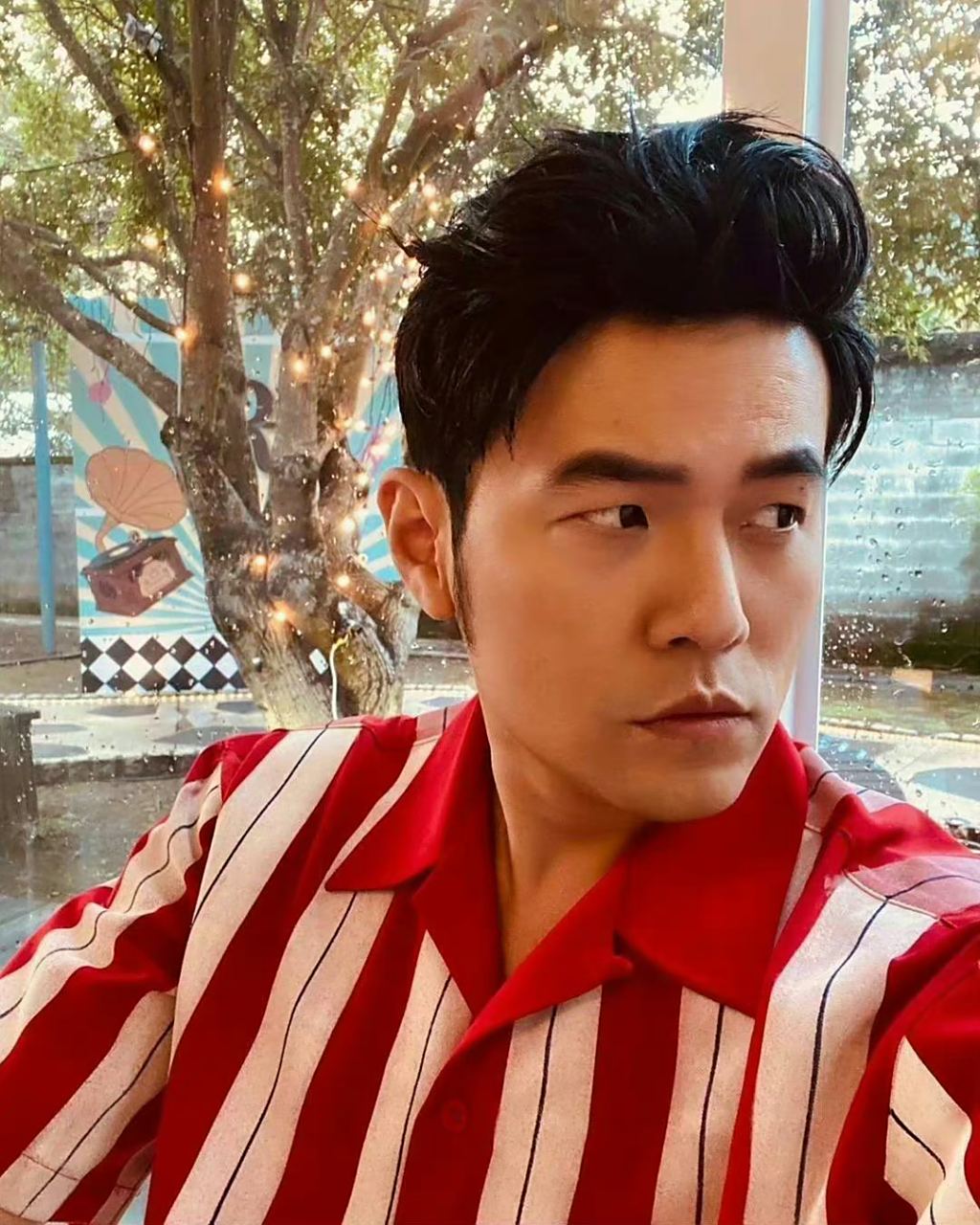 有人说周杰伦这个发型像陈赫,你们觉得像吗?