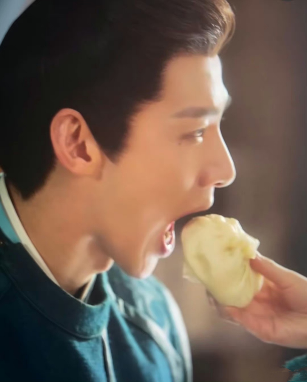 果然这届网友都是拿十八倍镜看剧的,柳玉茹喂给顾九思的包子是带纸皮