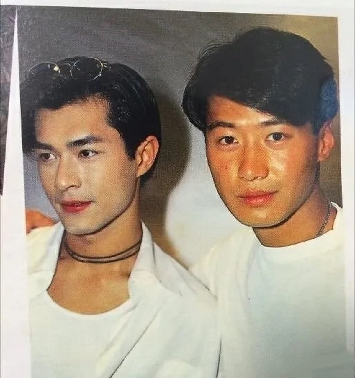 看看他和黎明的合照就清楚了. 67