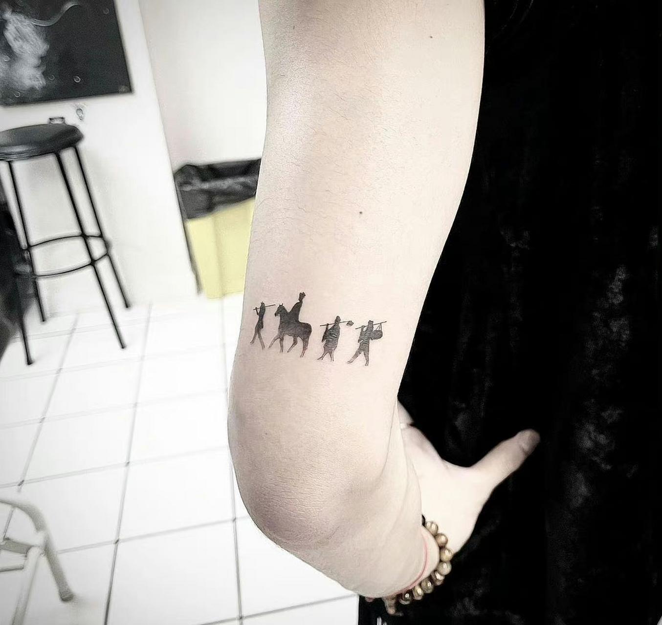 王嘉尔《西游记》纹身高清图.