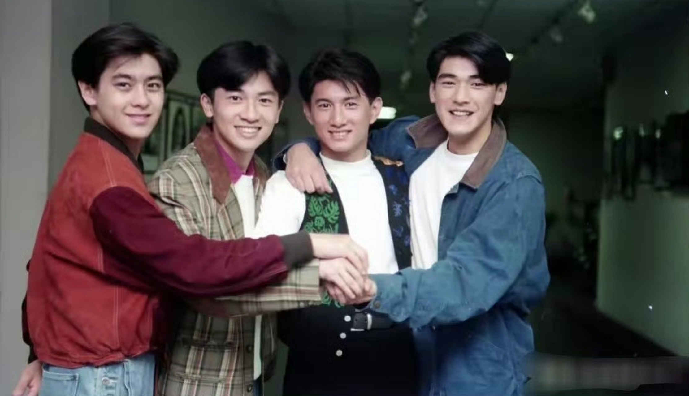 林志颖,苏有朋,吴奇隆和金城武合影照片,你觉得谁更帅一点?