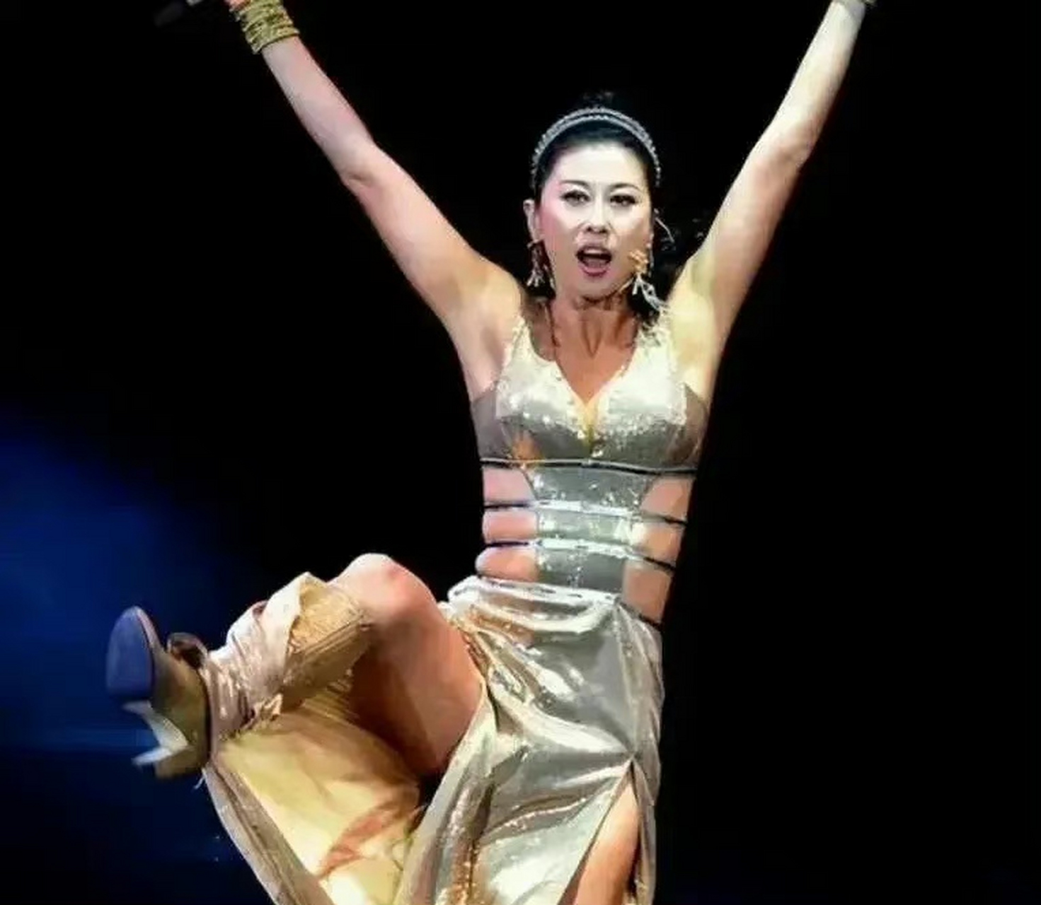 叶倩文演唱会造型,打一食物!