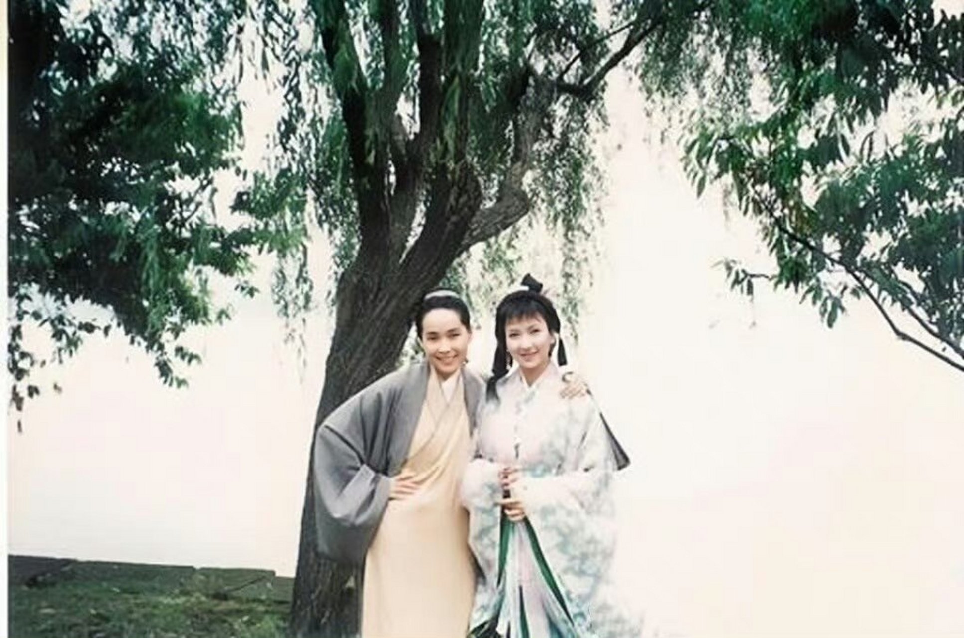 看到这些92版《新白娘子传奇》的幕后花絮照,真是让人感叹这是一部