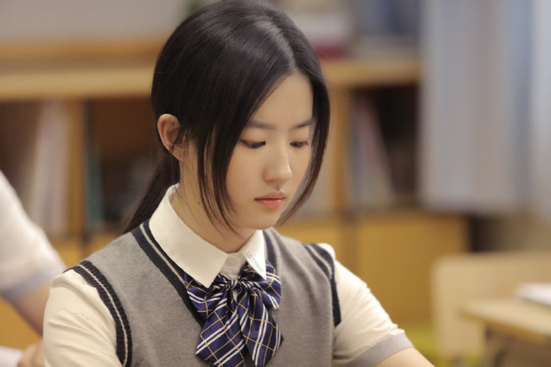 刘亦菲校园版本,这气质真的太好了.