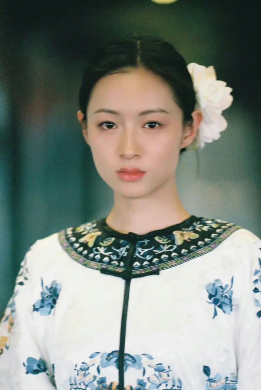 这位小姐姐的脸好厉害啊,感觉看到了好几位女星的影子,像大s,周韵