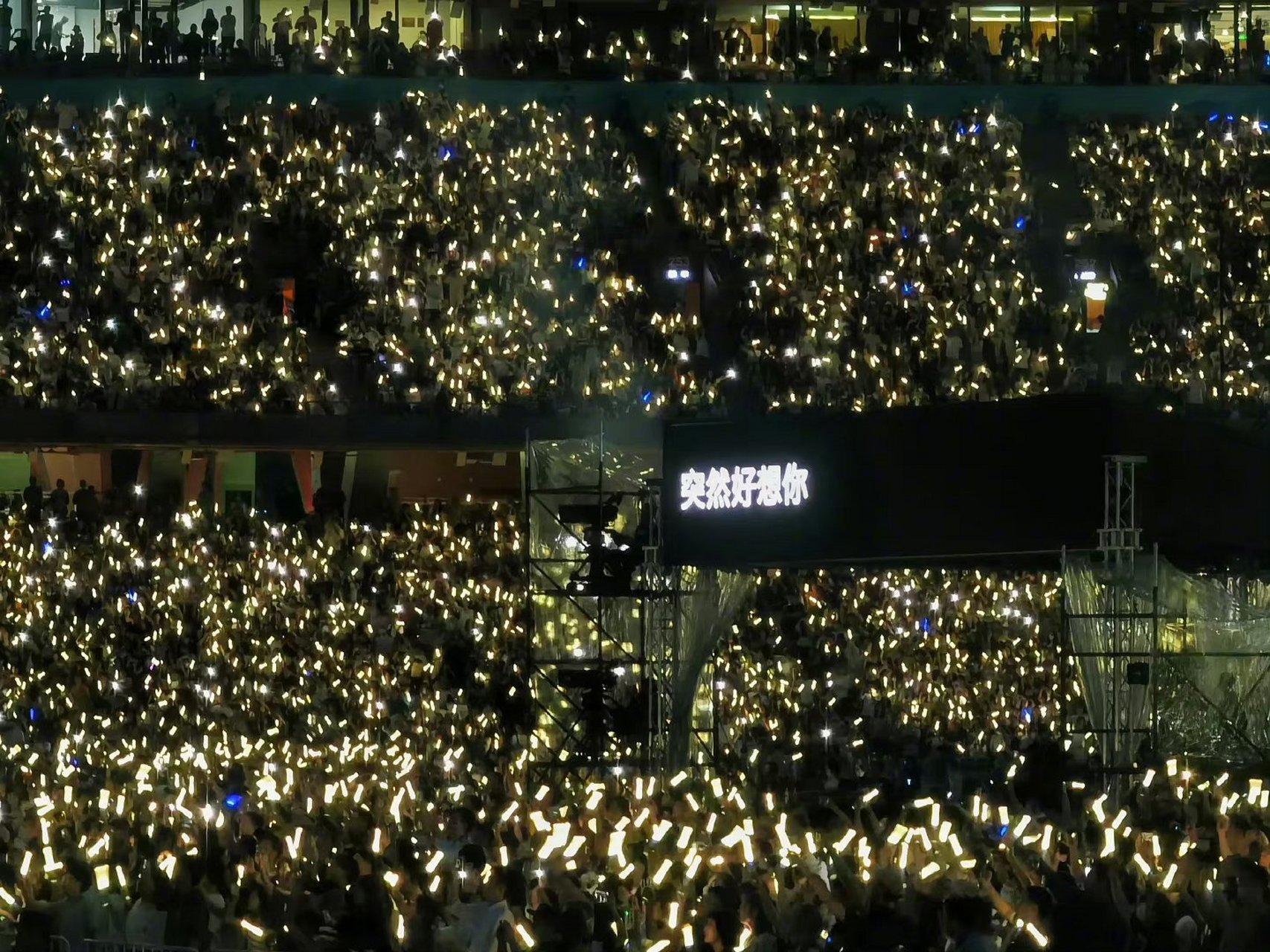 五月天演唱会,太适合当背景图啦! 676767