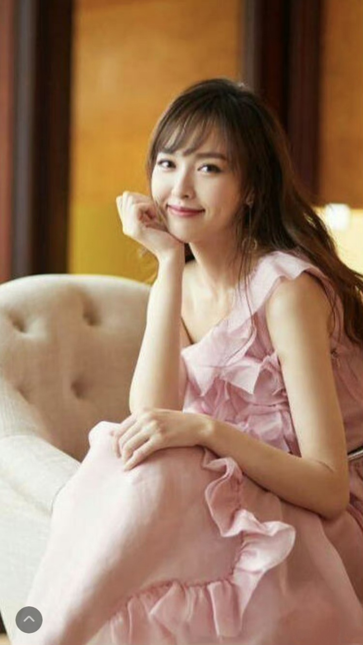 唐嫣20岁不到的时候,从小也是个美人胚子.