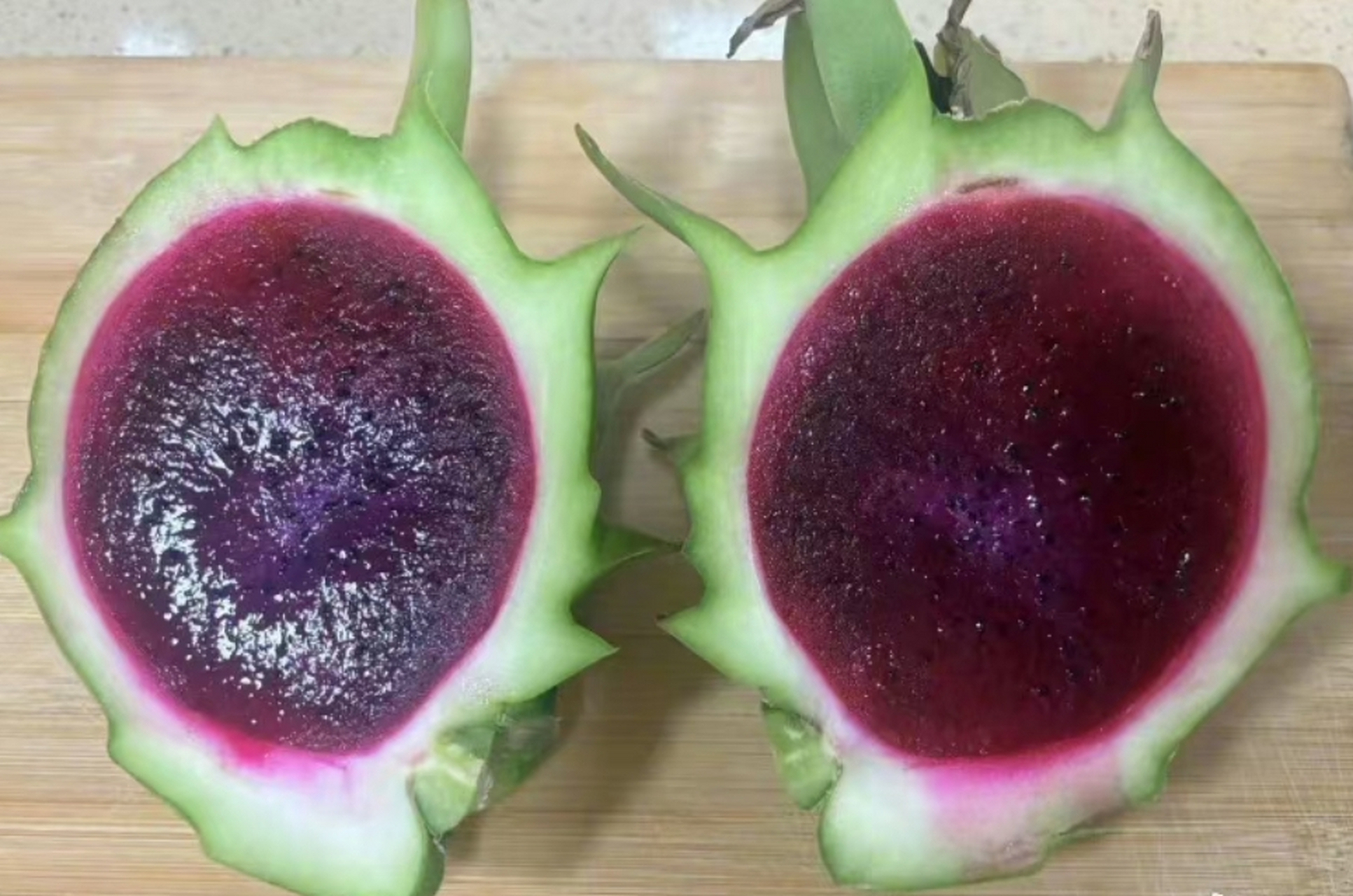 头一次看到青皮红心的火龙果,大家吃过吗? 676767