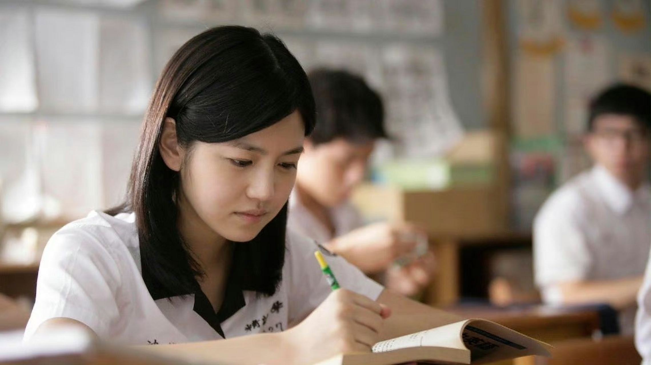 陈妍希旧照,《那些年我们一起追过的女孩》当时确实被惊艳到了.