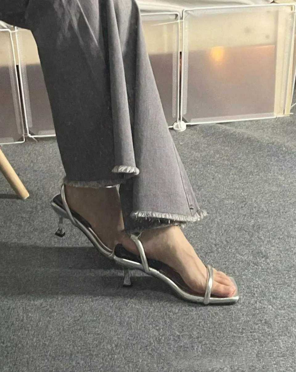 第一次见不锈钢的高跟鞋.