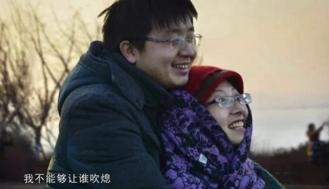 2015 年,在繁华的上海,女博士张丽君与丈夫韩诗俊步入了婚姻的殿堂.
