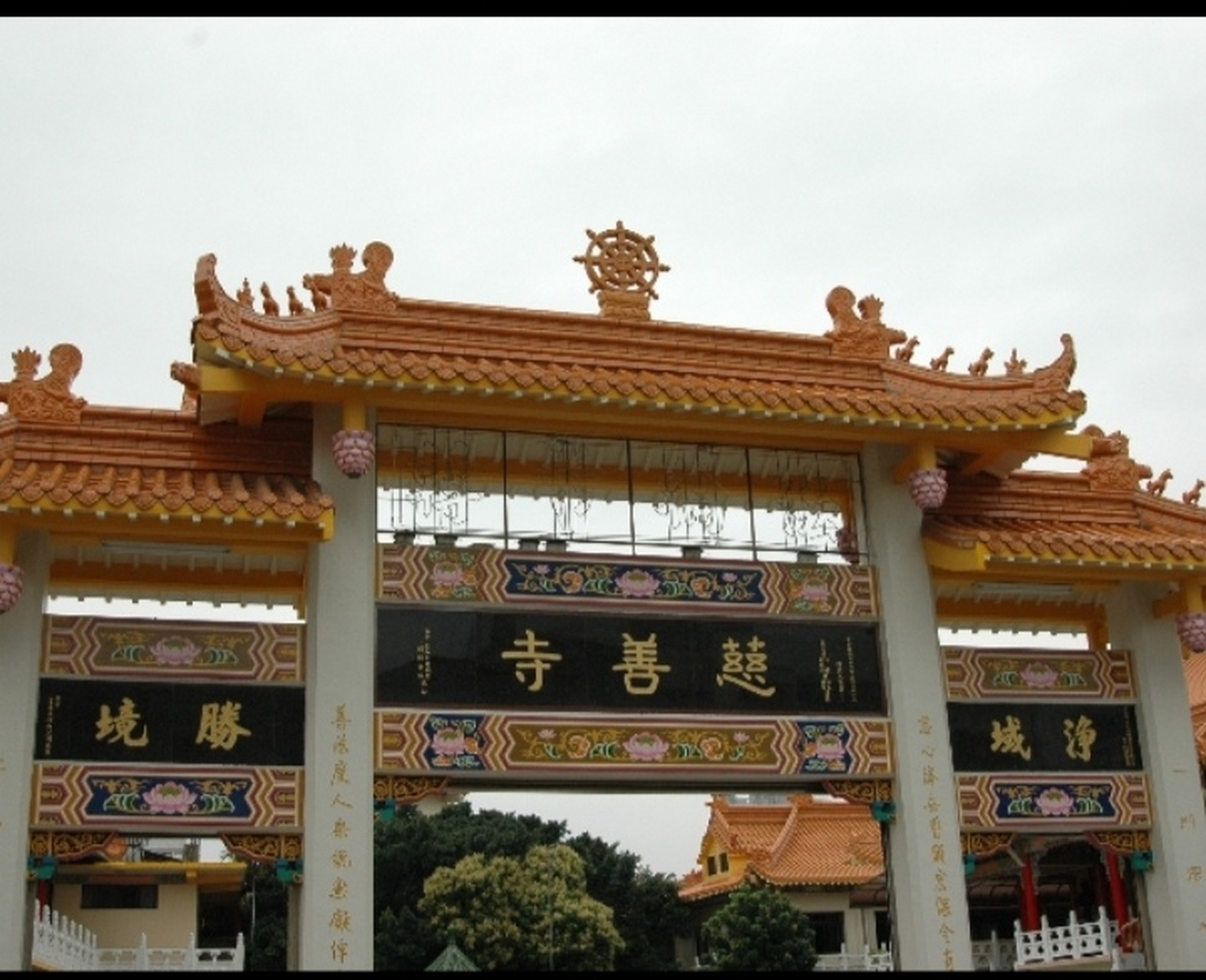 慈善寺位于北京石景山区五里坨山里,是集释,道,民间诸神一体的寺院.