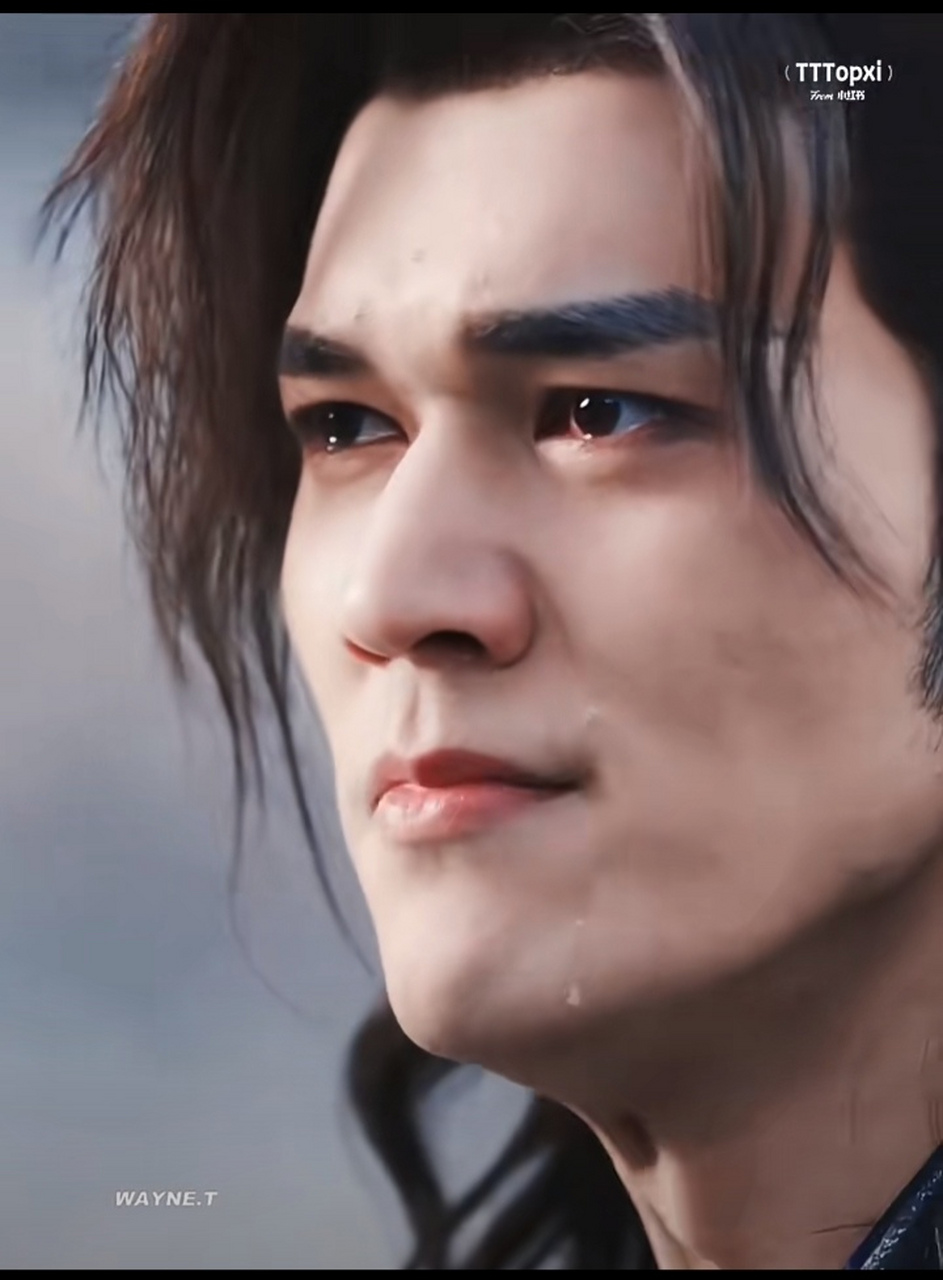 龙眉凤目身高大,演艺高峰来的迟. 默默无闻学演艺,一朝成名苦也值!